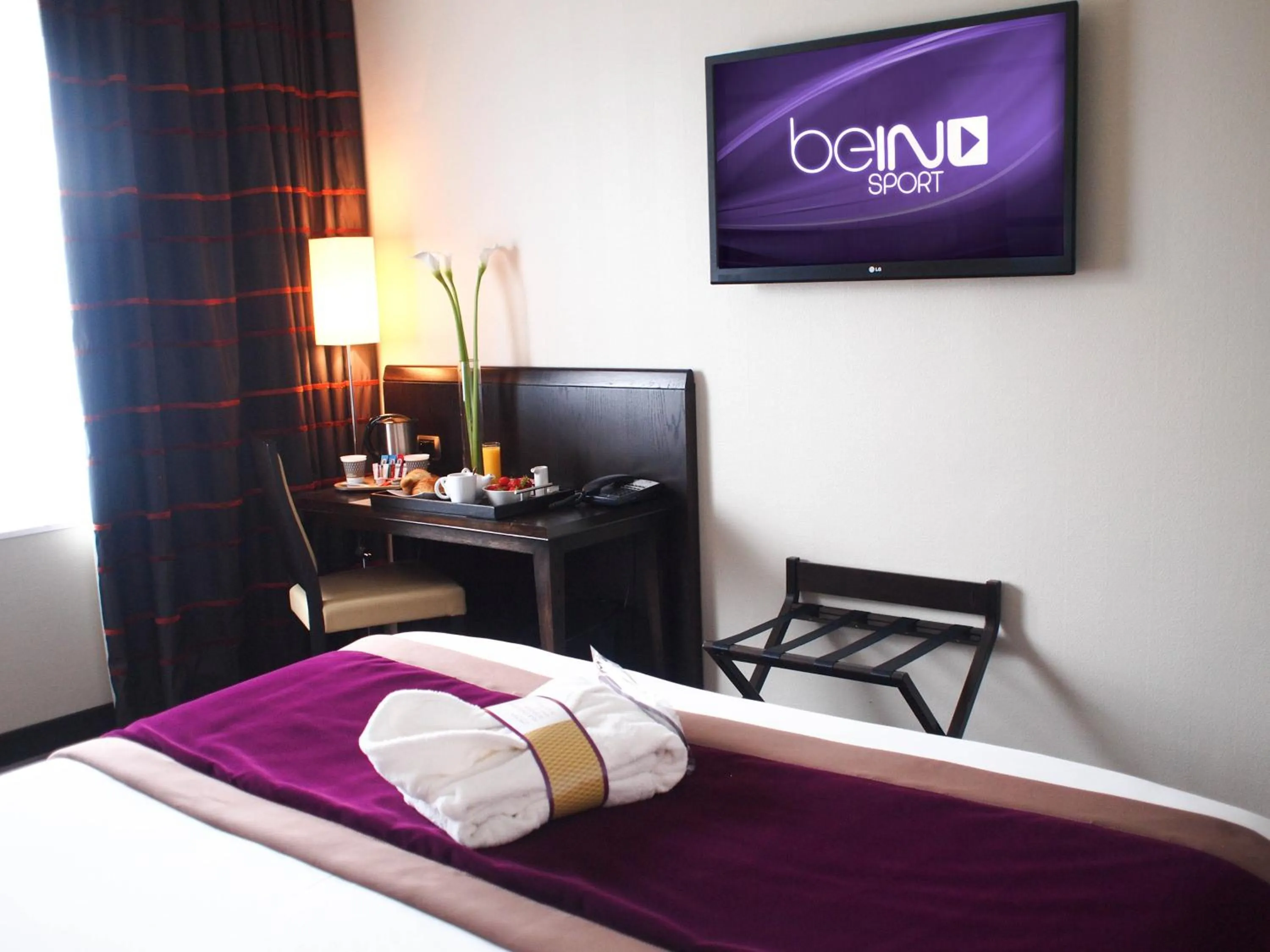 TV and multimedia, Bed in Mercure Angers Centre Gare