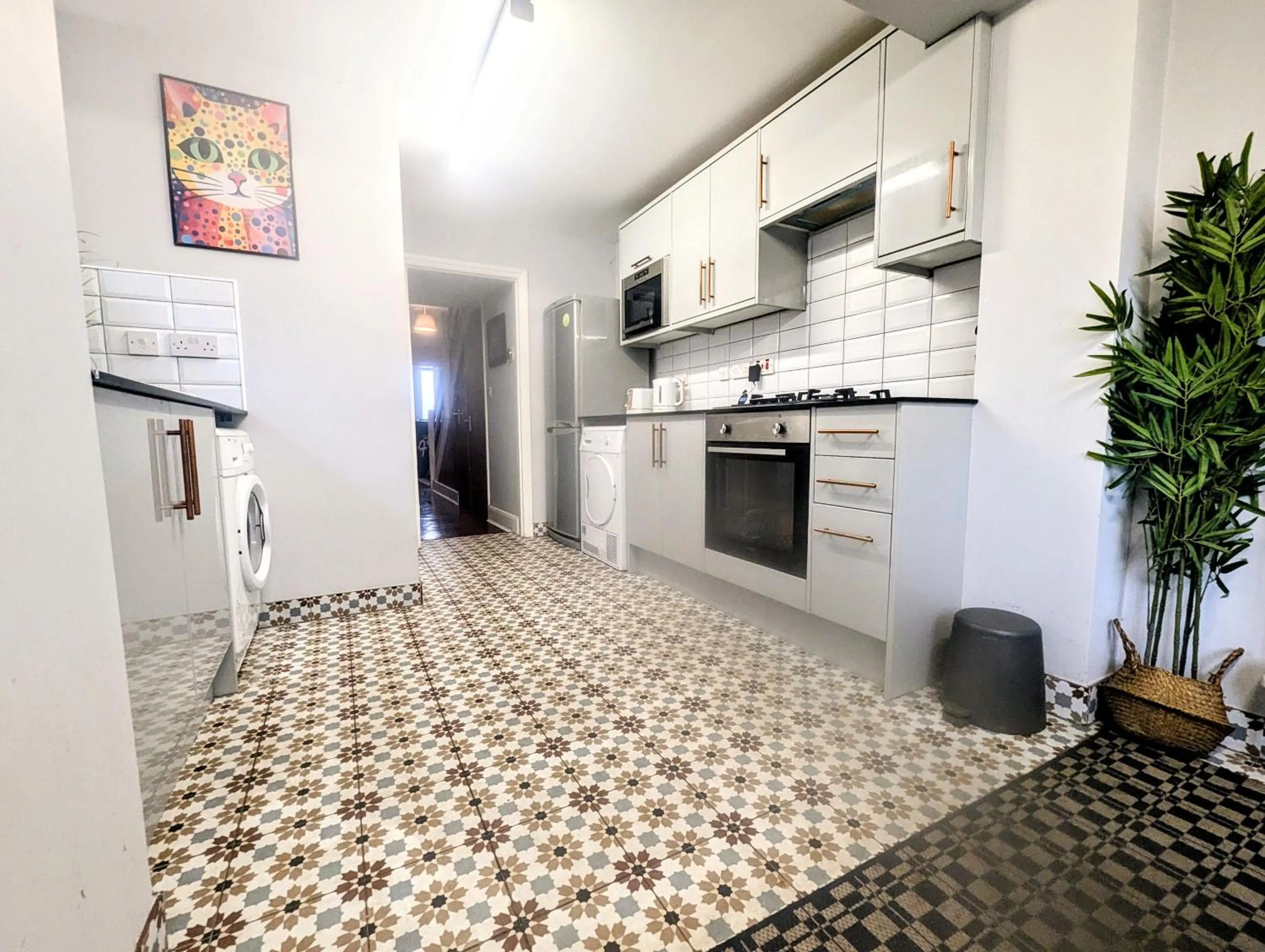 Kitchen or kitchenette in TopHome West Hampstead