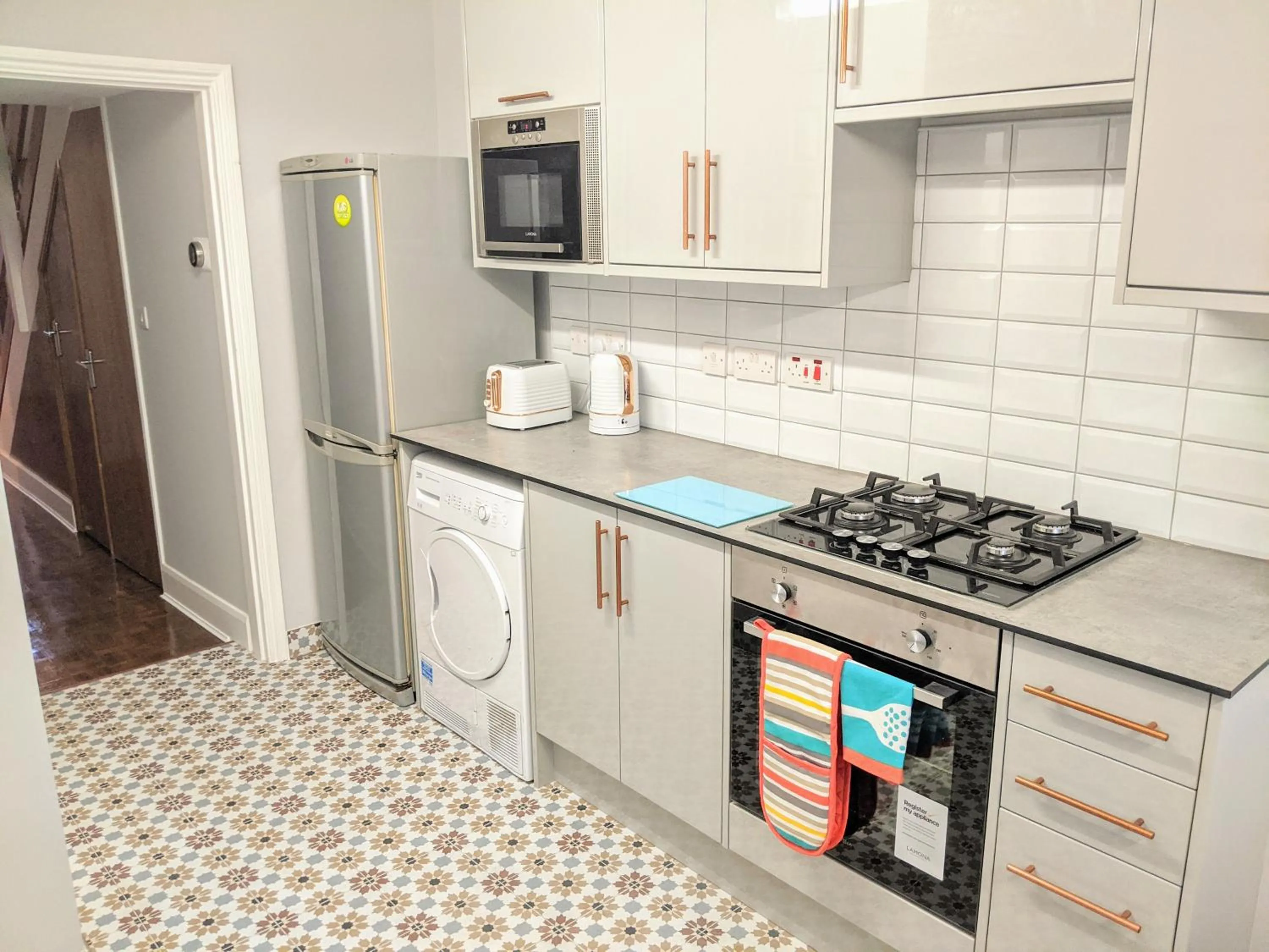 Kitchen or kitchenette in TopHome West Hampstead