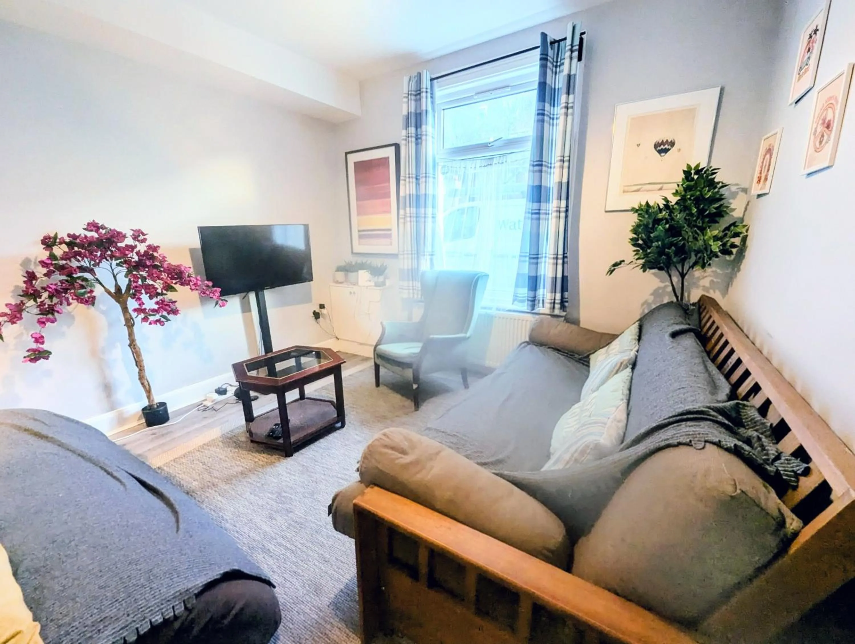 Communal lounge/ TV room in TopHome West Hampstead