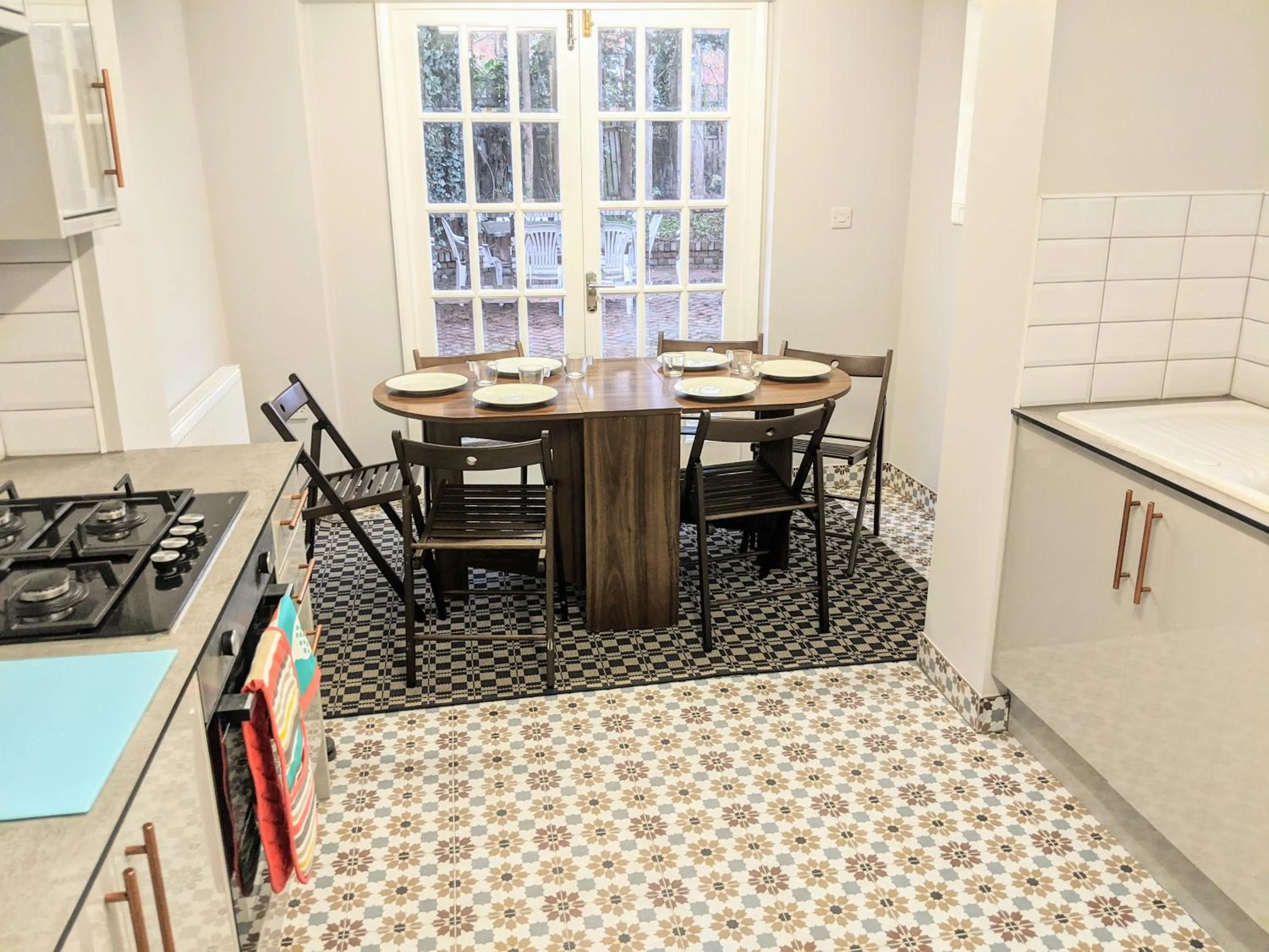 Kitchen or kitchenette in TopHome West Hampstead