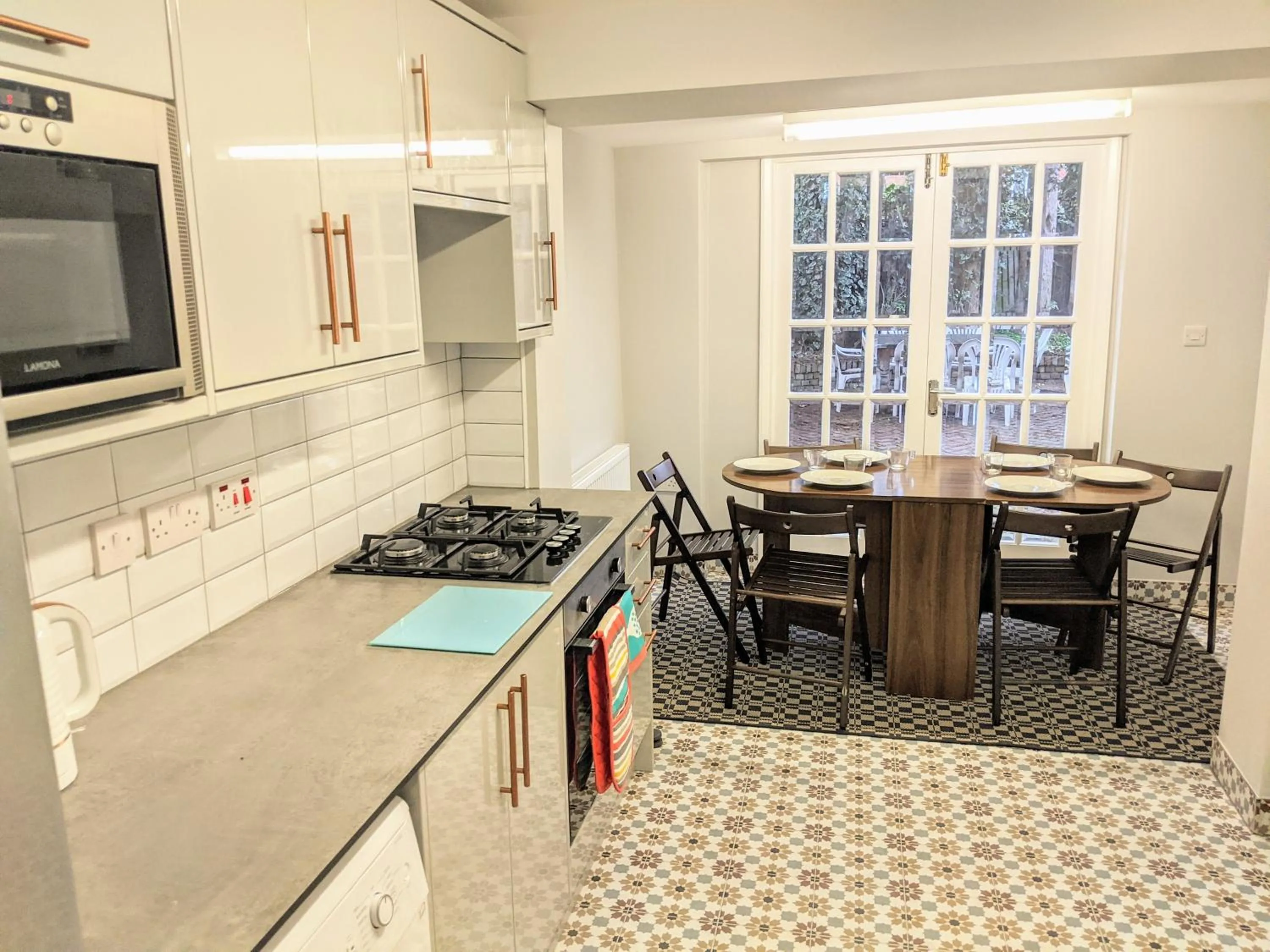 Kitchen or kitchenette in TopHome West Hampstead