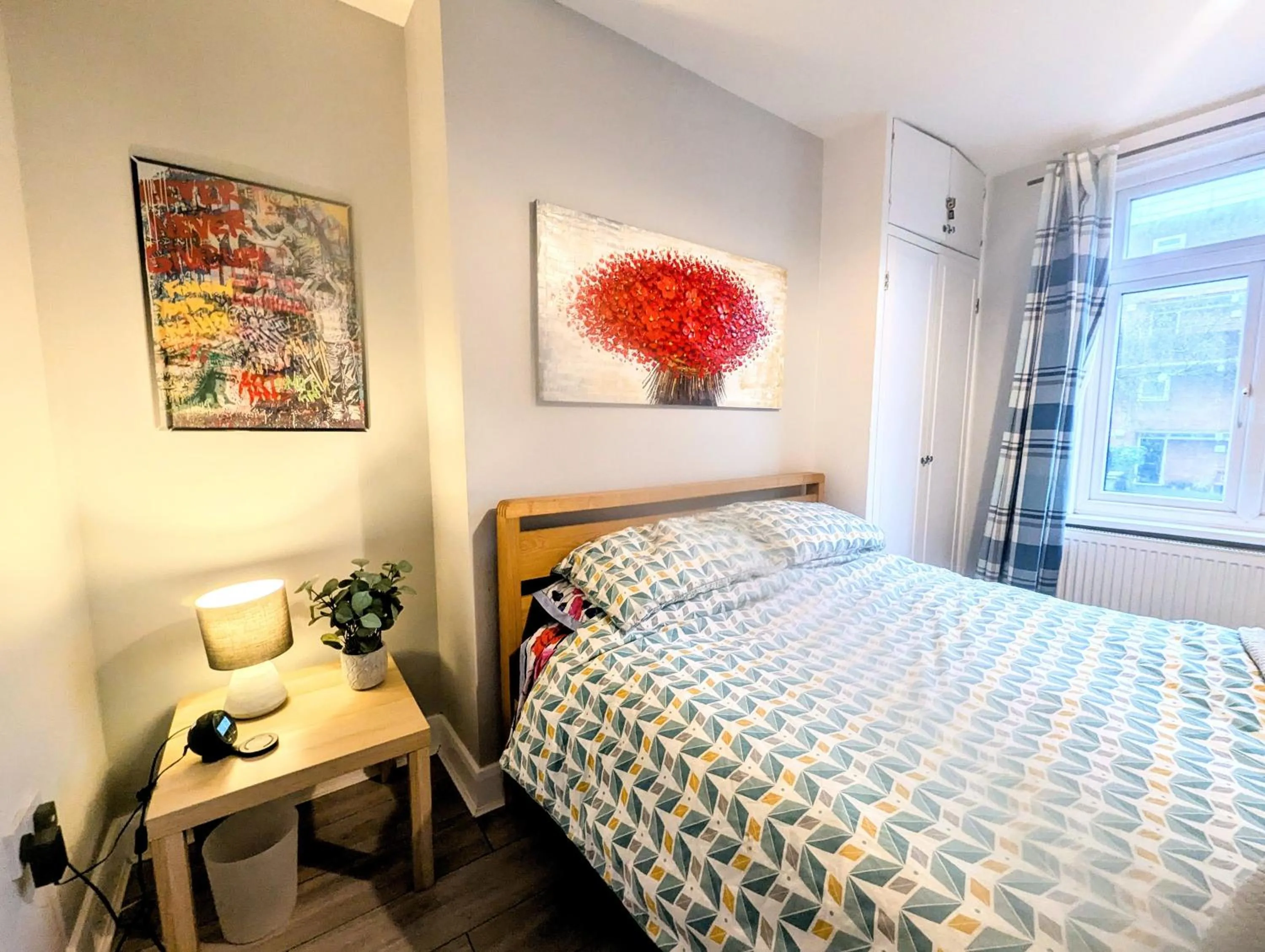 Bed in TopHome West Hampstead