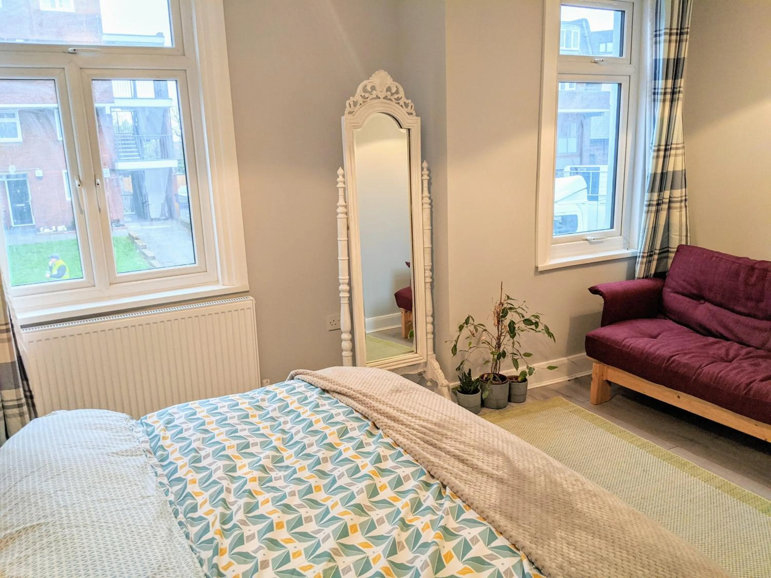 Seating area, Bed in TopHome West Hampstead