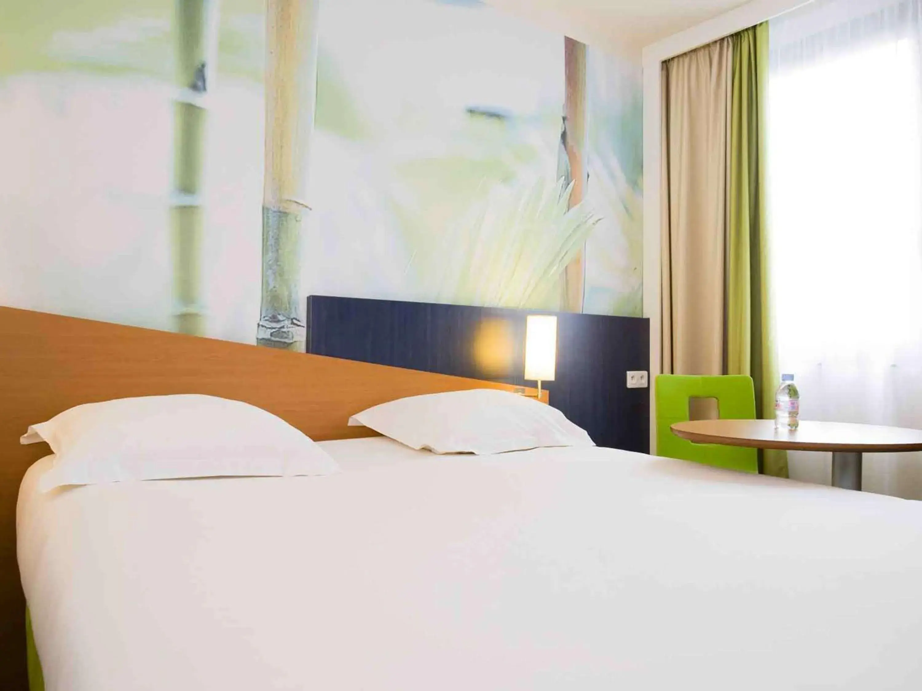 Bedroom, Bed in ibis Styles Angers Centre Gare Bedroom, Bed in ibis Styles Angers Centre Gare