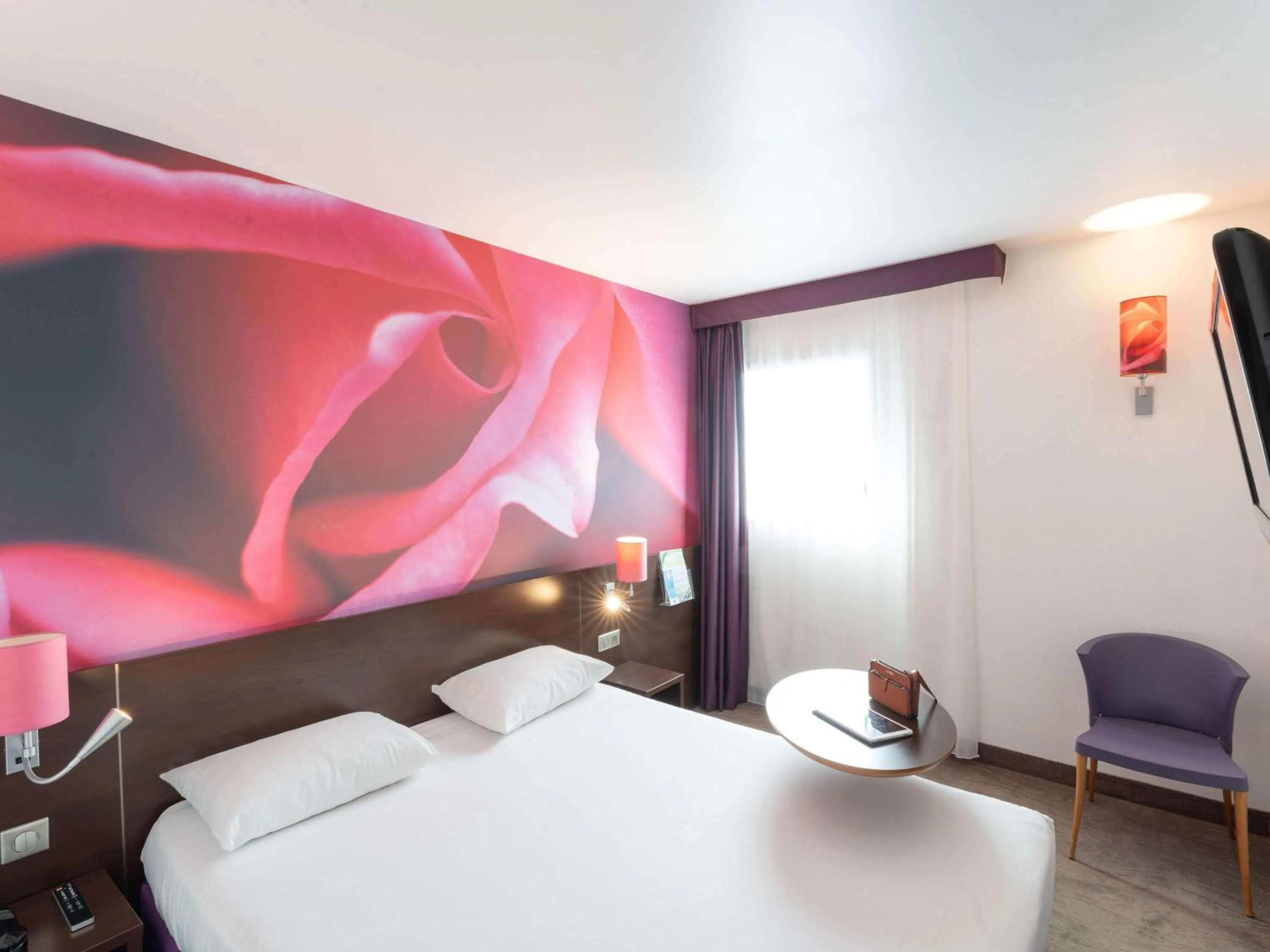Bedroom, Bed in ibis Styles Angers Centre Gare
