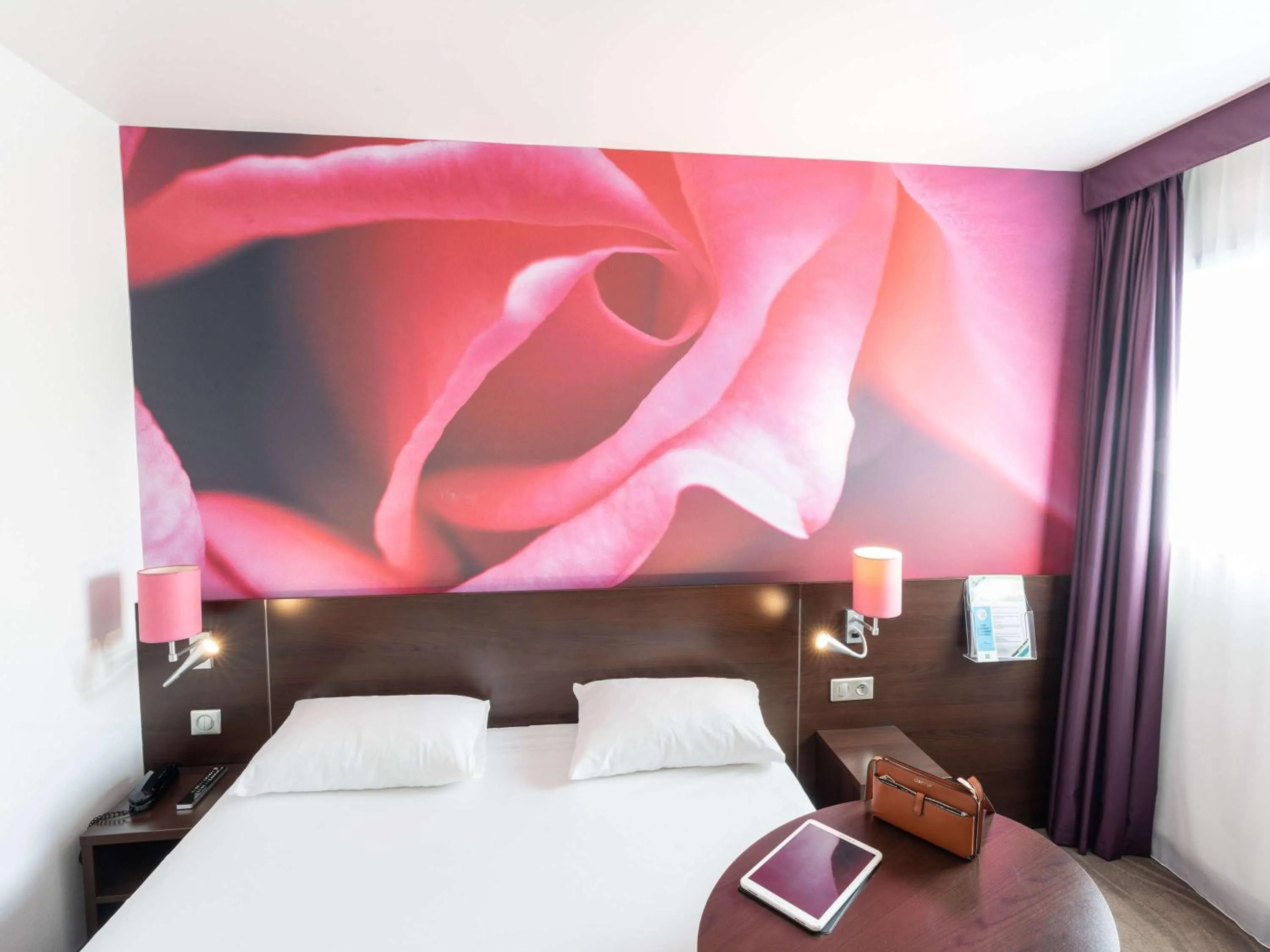 Bedroom, Bed in ibis Styles Angers Centre Gare