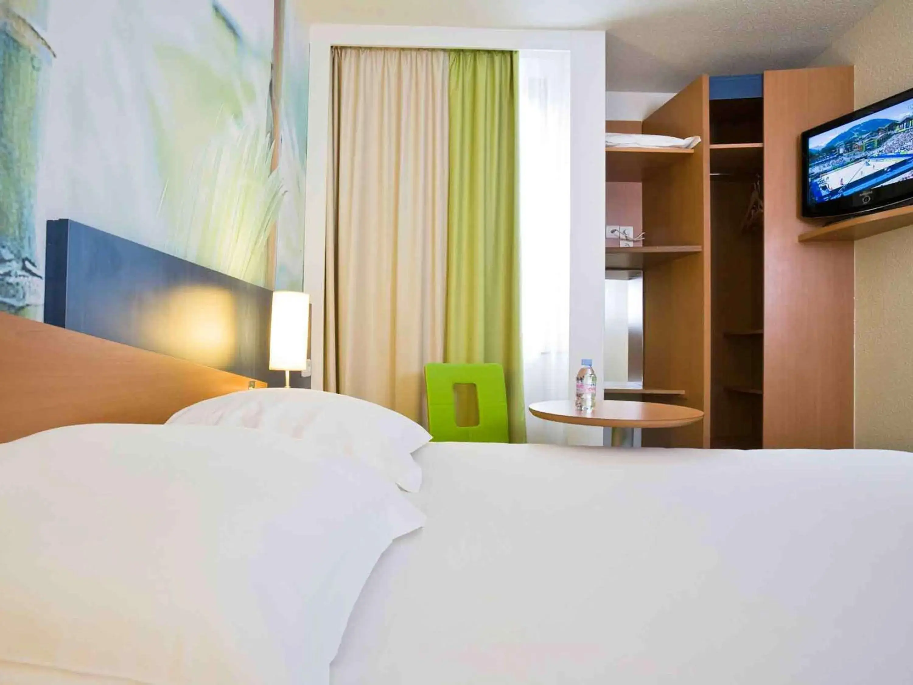 Bedroom, Bed in ibis Styles Angers Centre Gare Bedroom, Bed in ibis Styles Angers Centre Gare