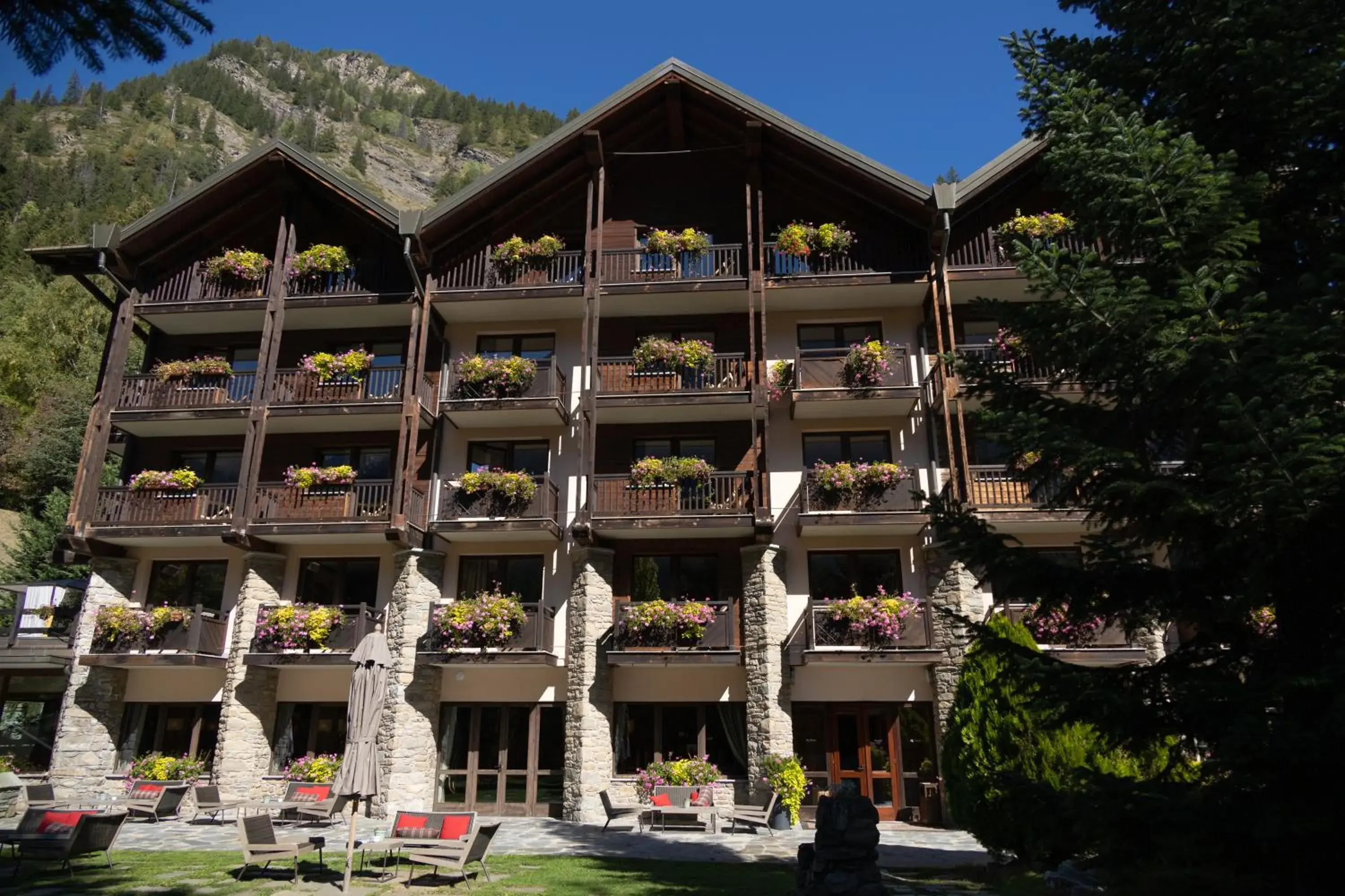 Property building in QC Hotel Monte Bianco Property building in QC Hotel Monte Bianco