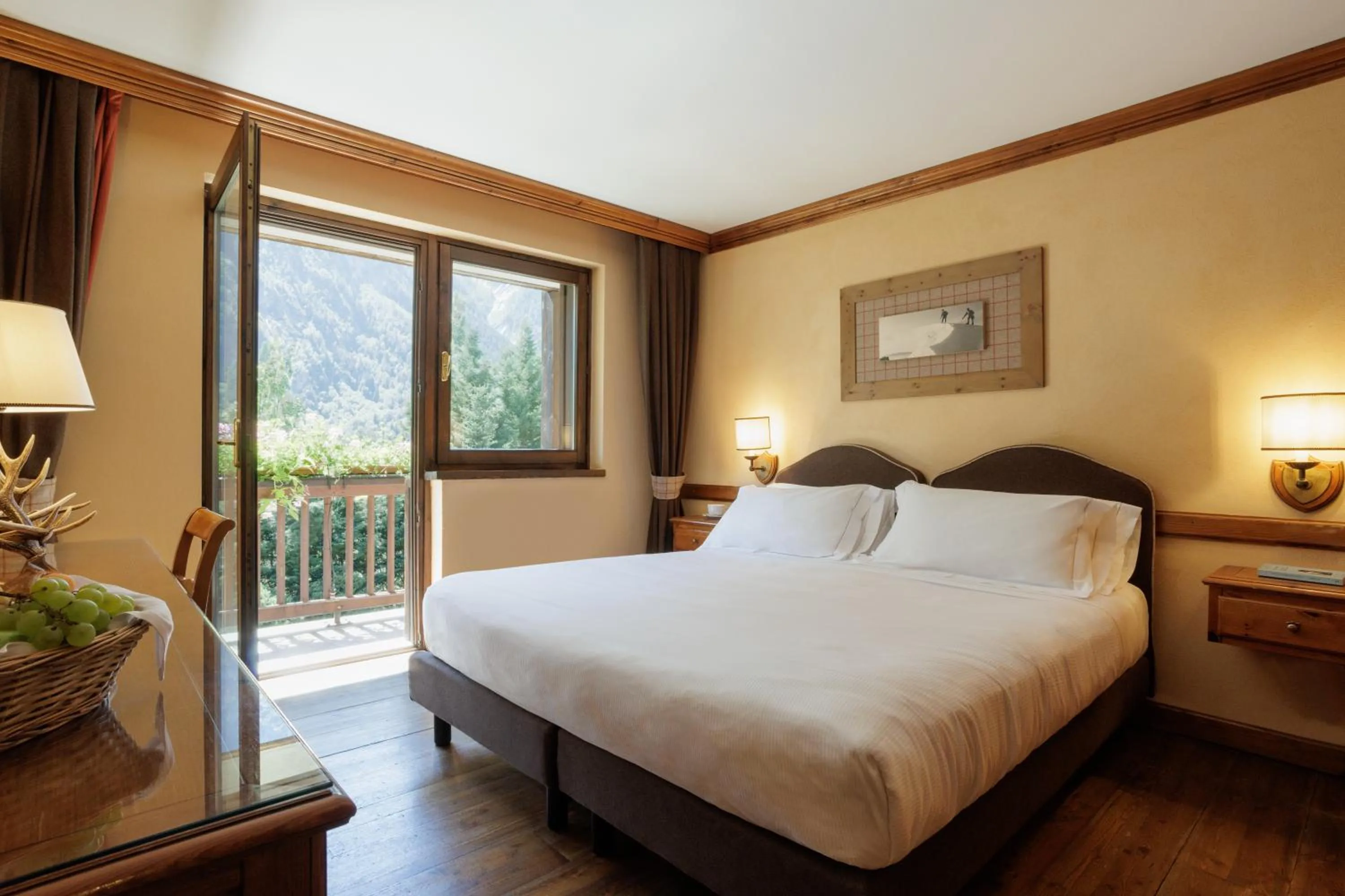 Bedroom, Bed in QC Hotel Monte Bianco