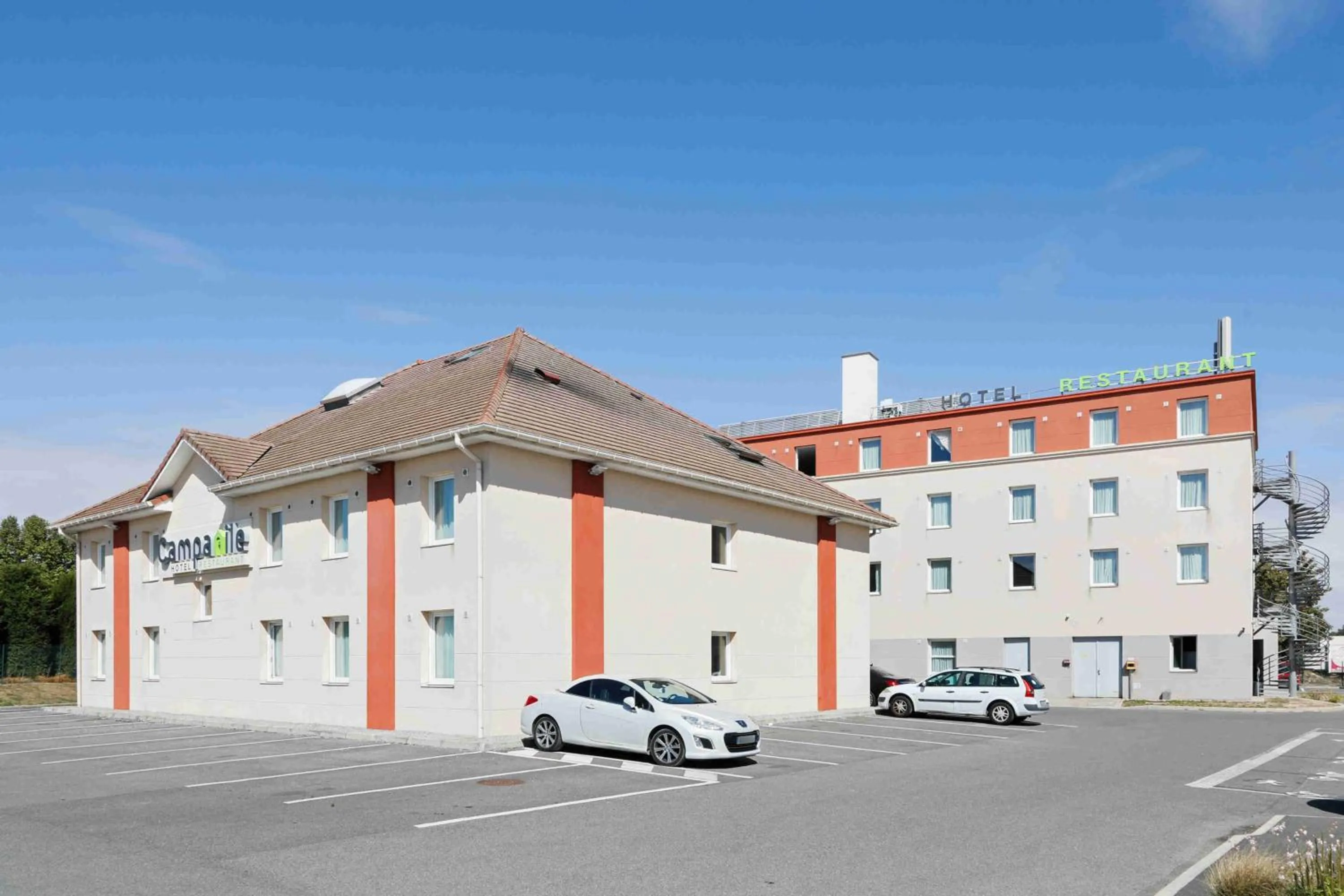 Property building in Campanile Roissy - Aéroport CDG - Le Mesnil Amelot
