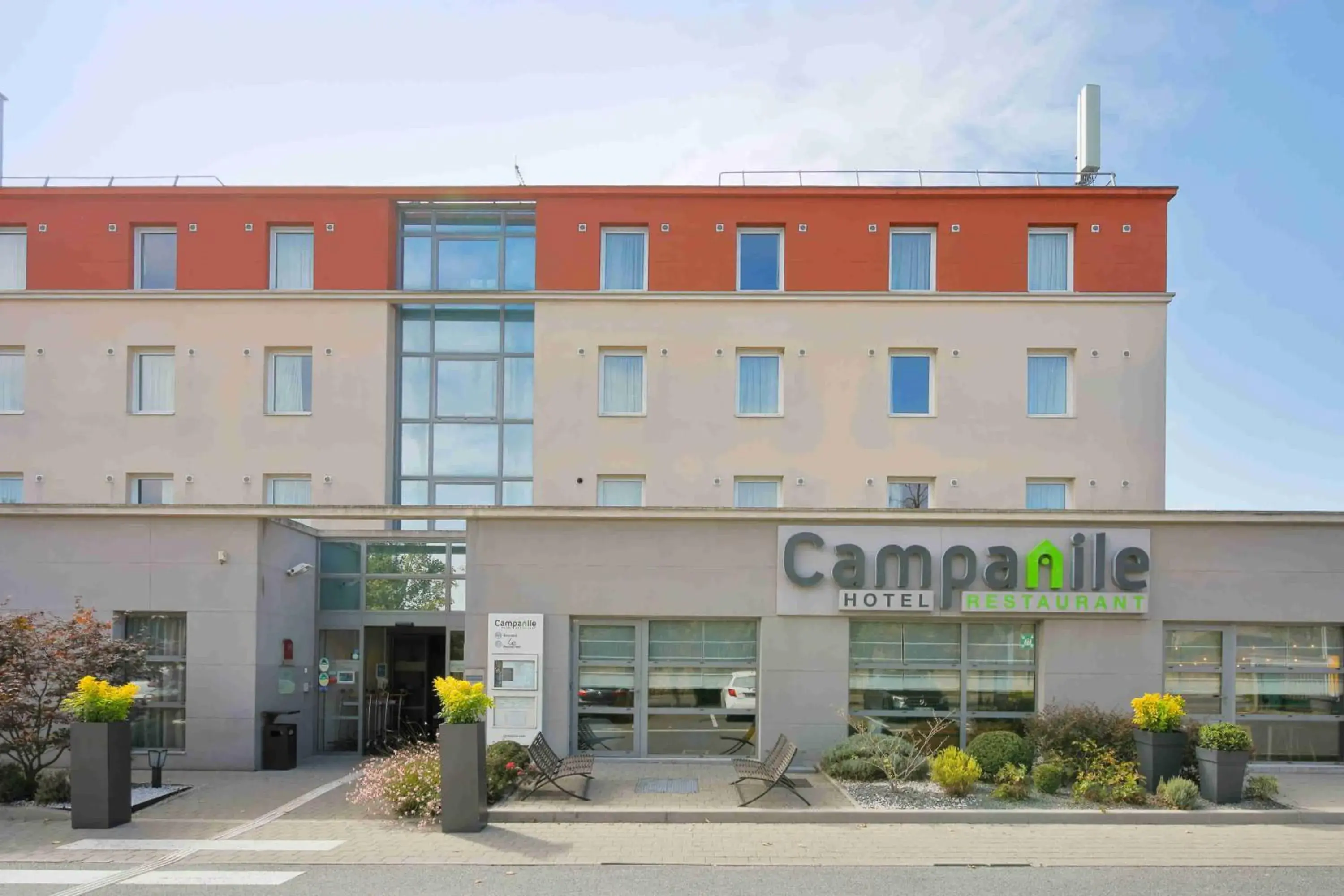 Property building in Campanile Roissy - Aéroport CDG - Le Mesnil Amelot Property building in Campanile Roissy - Aéroport CDG - Le Mesnil Amelot
