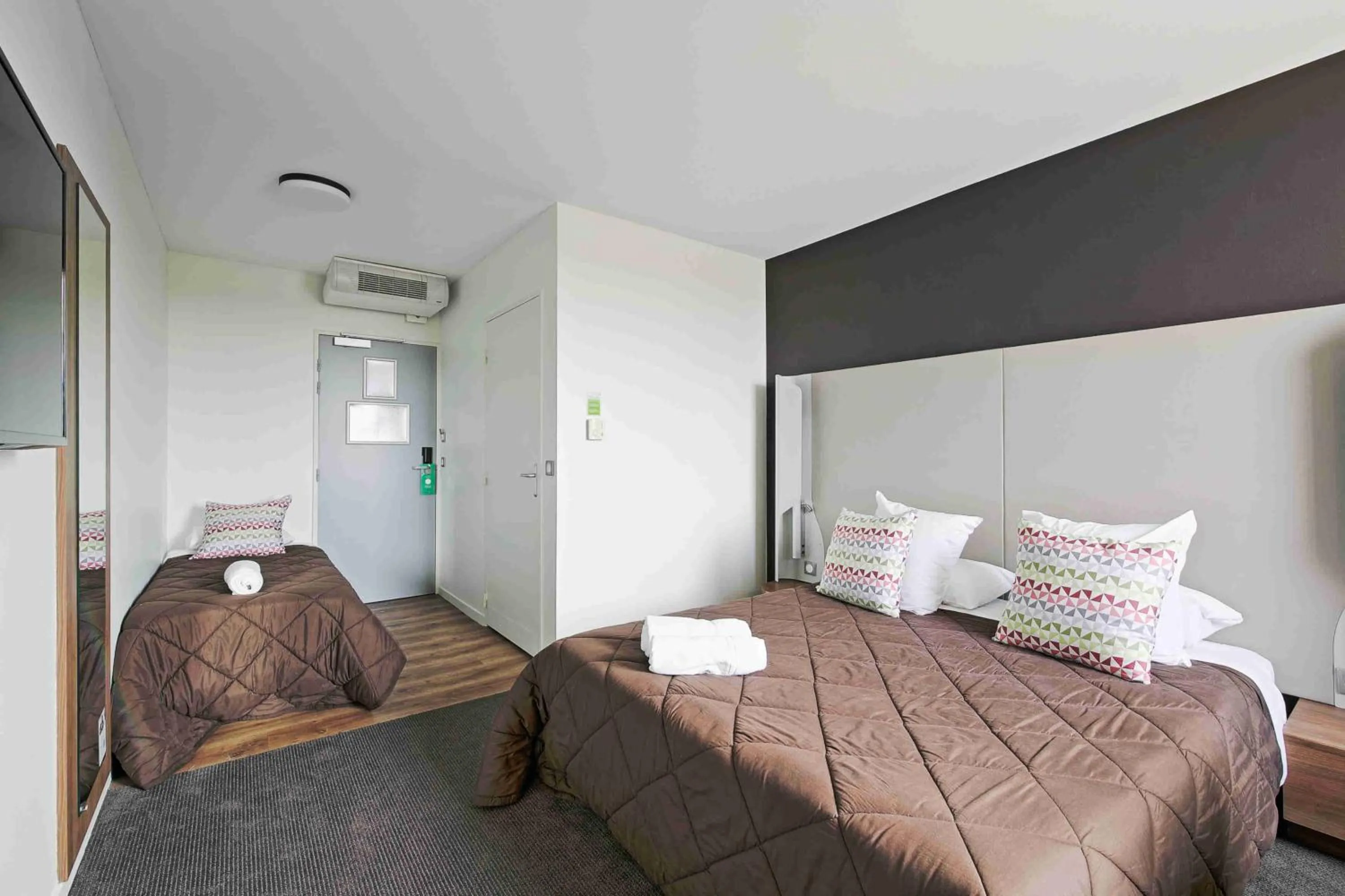 Staff, Bed in Campanile Roissy - Aéroport CDG - Le Mesnil Amelot