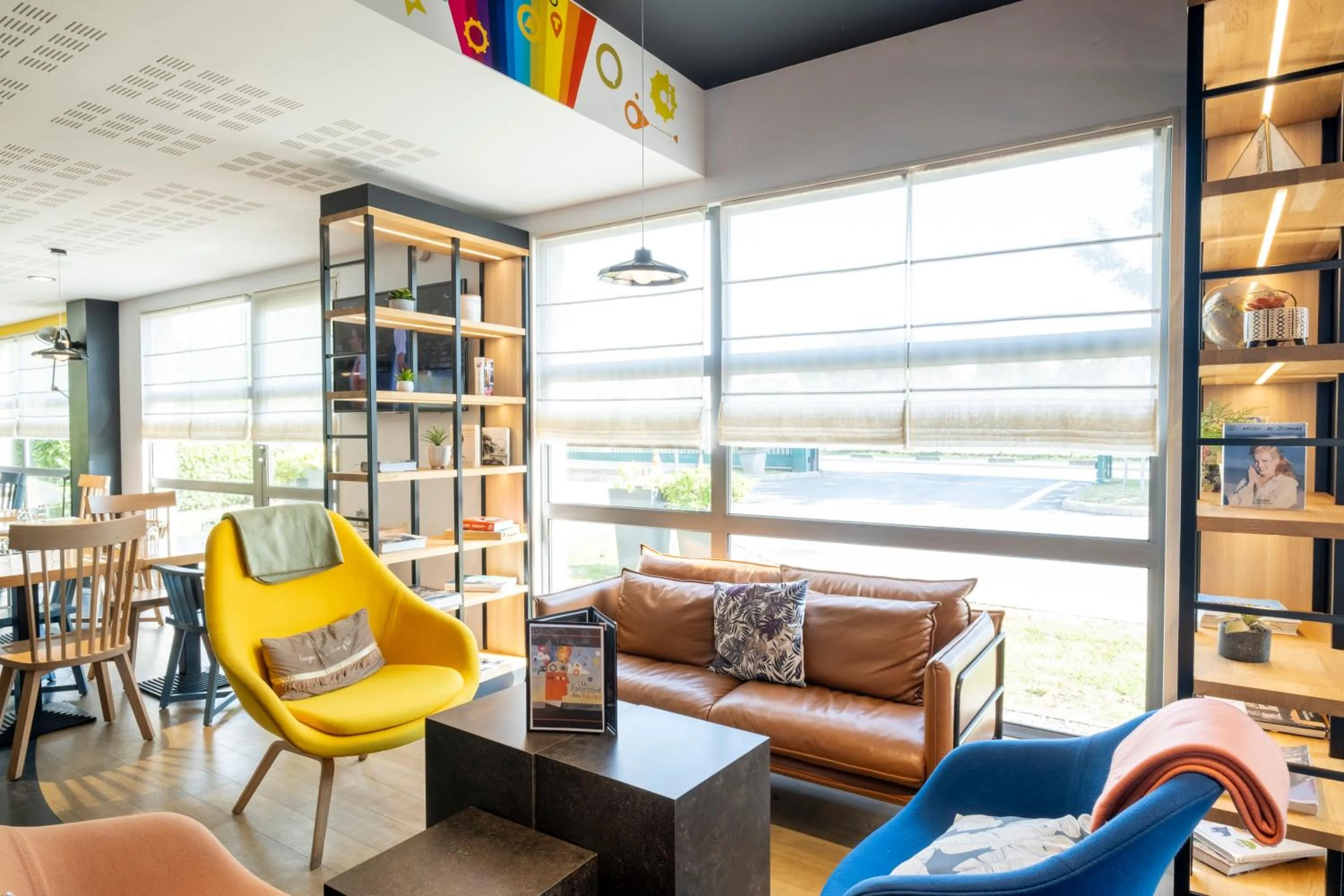 Lounge or bar in Campanile Roissy - Aéroport CDG - Le Mesnil Amelot