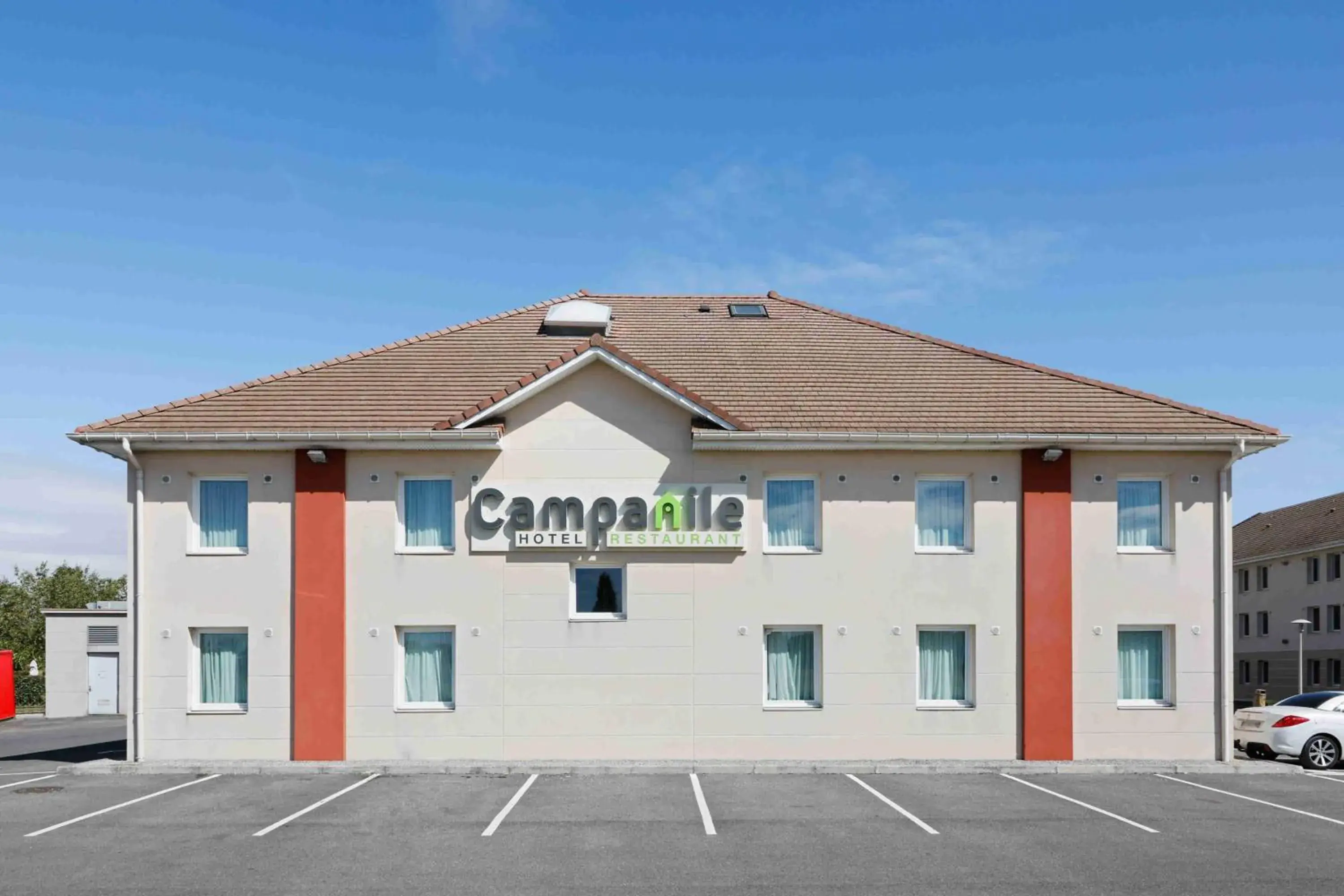 Property building in Campanile Roissy - Aéroport CDG - Le Mesnil Amelot Property building in Campanile Roissy - Aéroport CDG - Le Mesnil Amelot