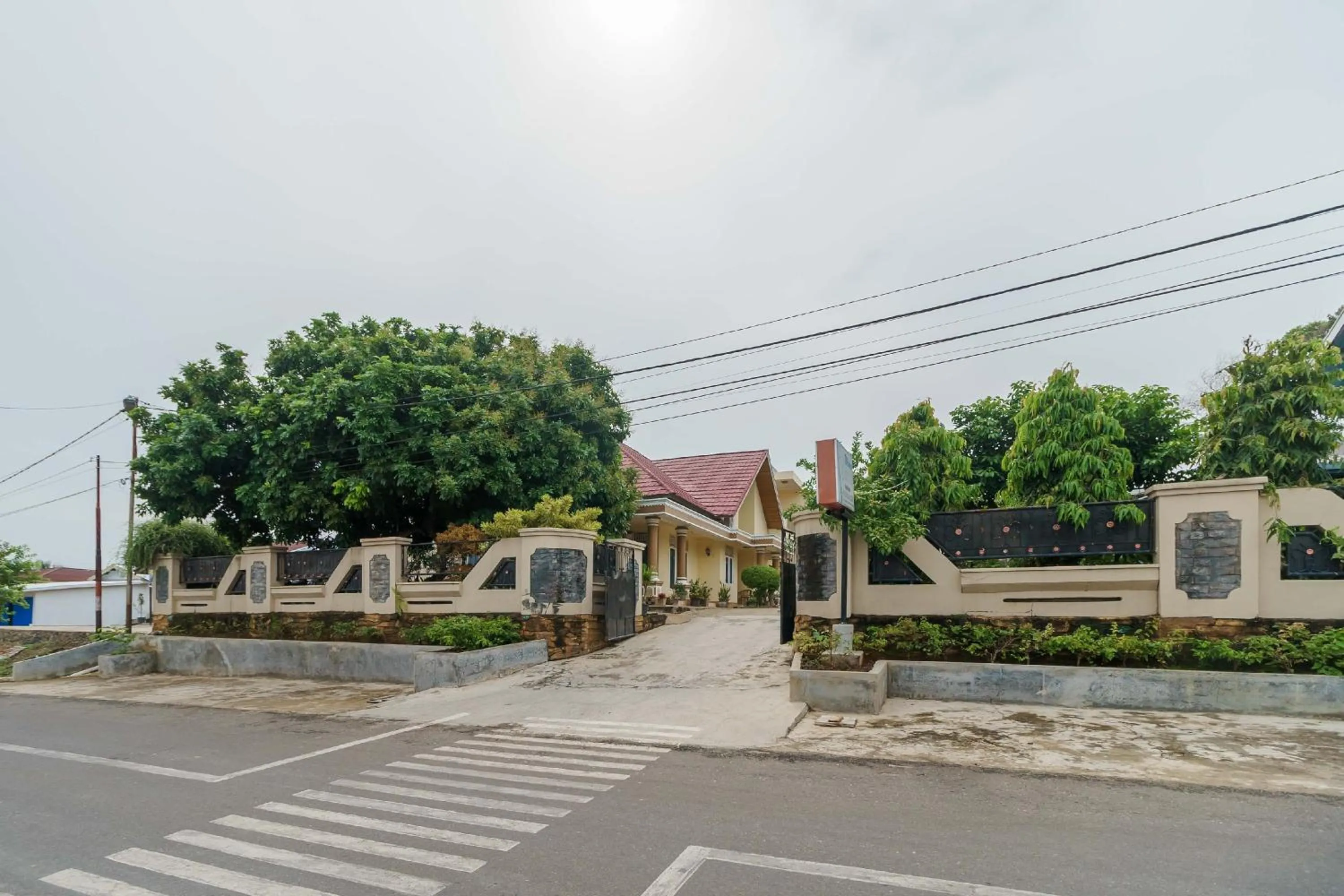 Facade/entrance in RedDoorz Syariah @ Mora Garden Bungo