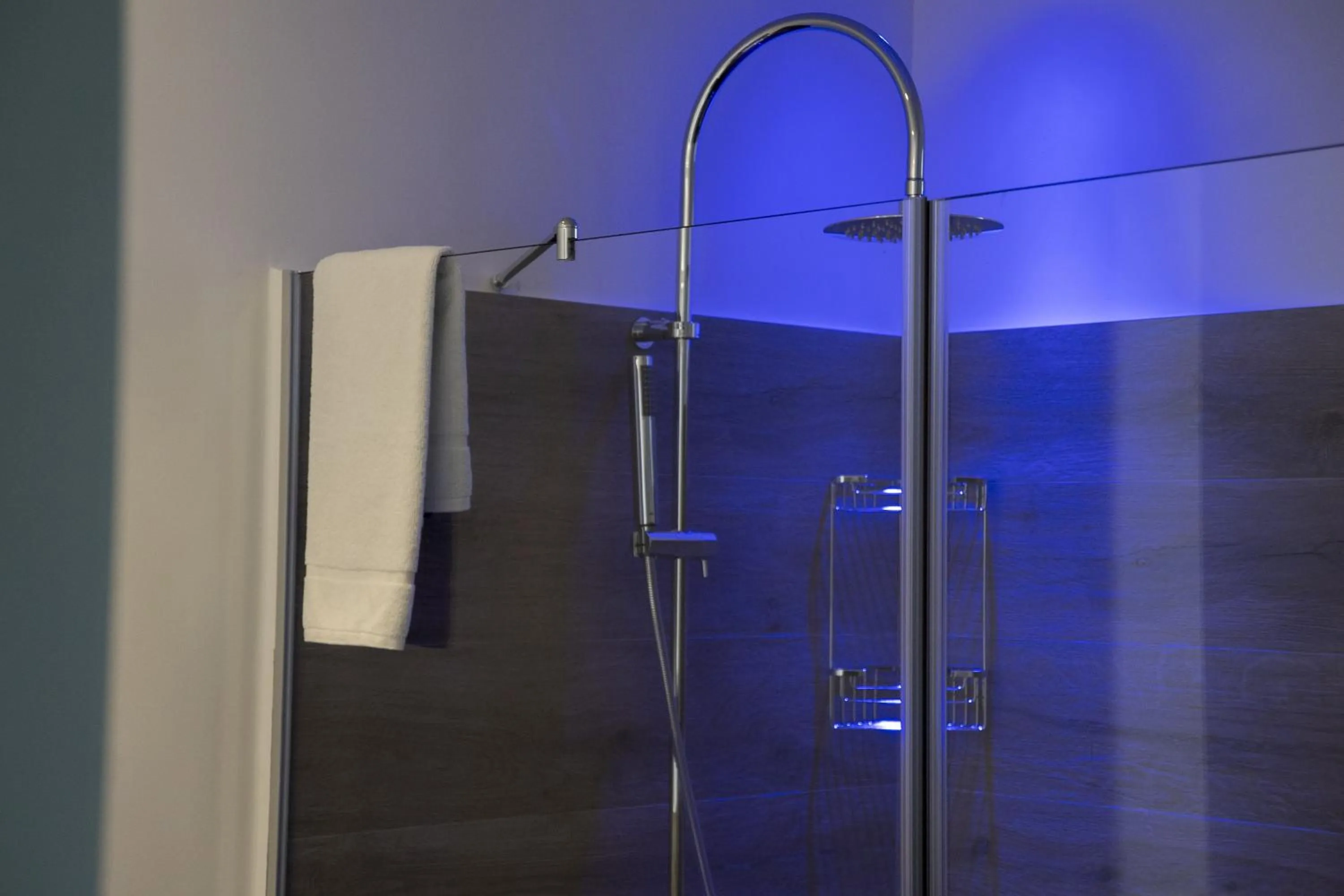 Shower in Luxmarì Hotel & Spa