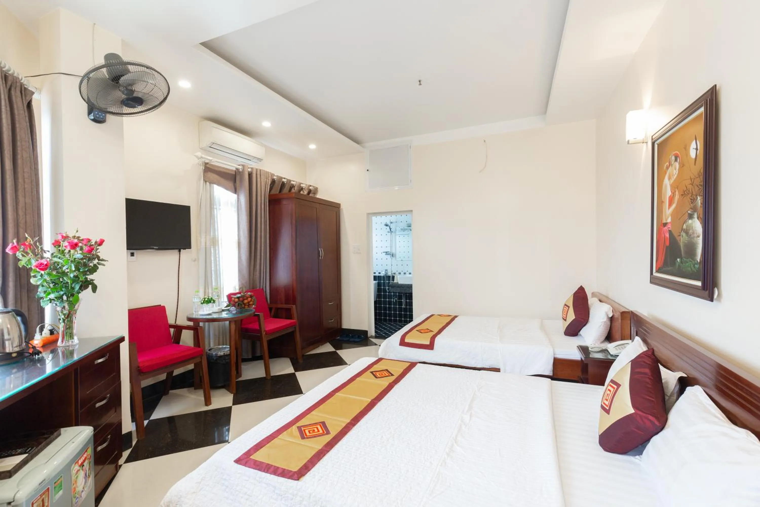 Photo of the whole room, Bed in Titanic 2 Hotel