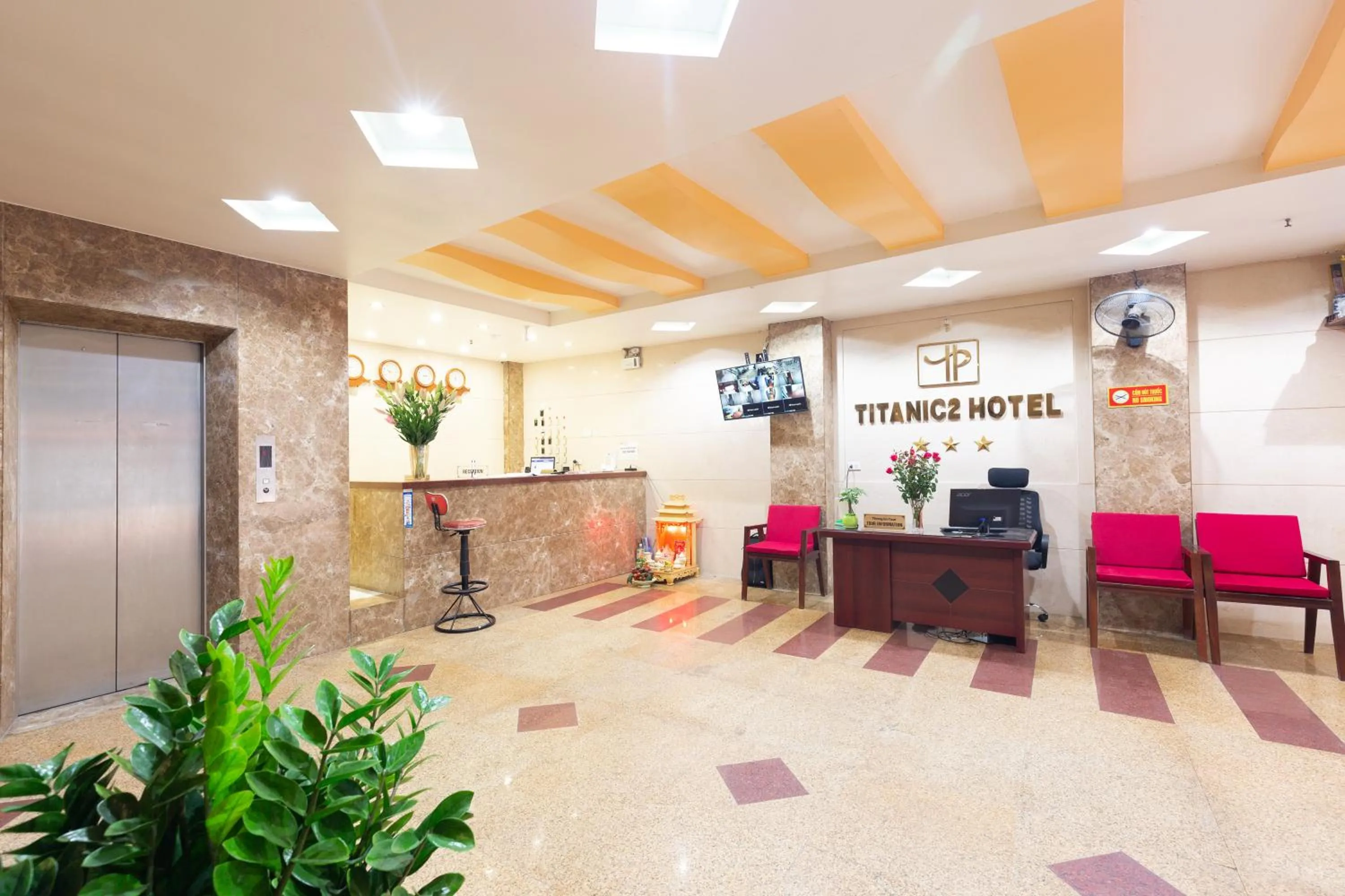 Lobby or reception in Titanic 2 Hotel