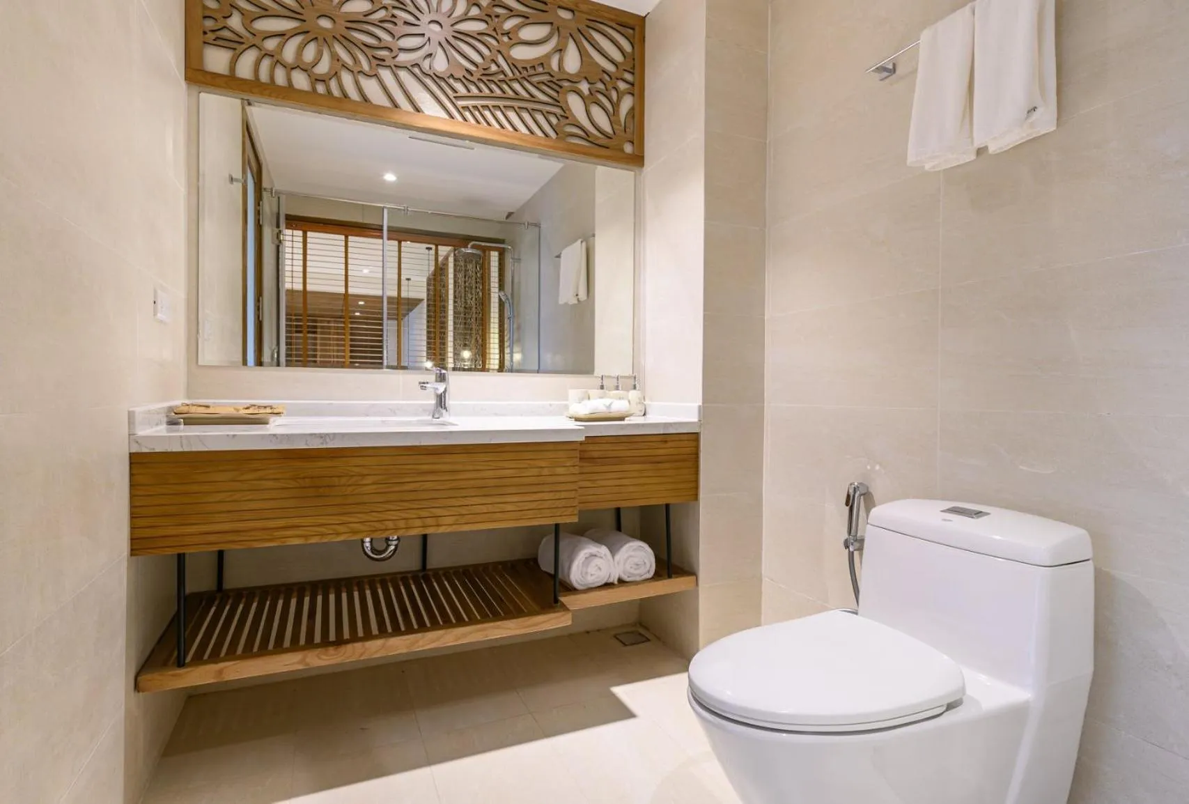 Shower in Daisy Boutique Hotel