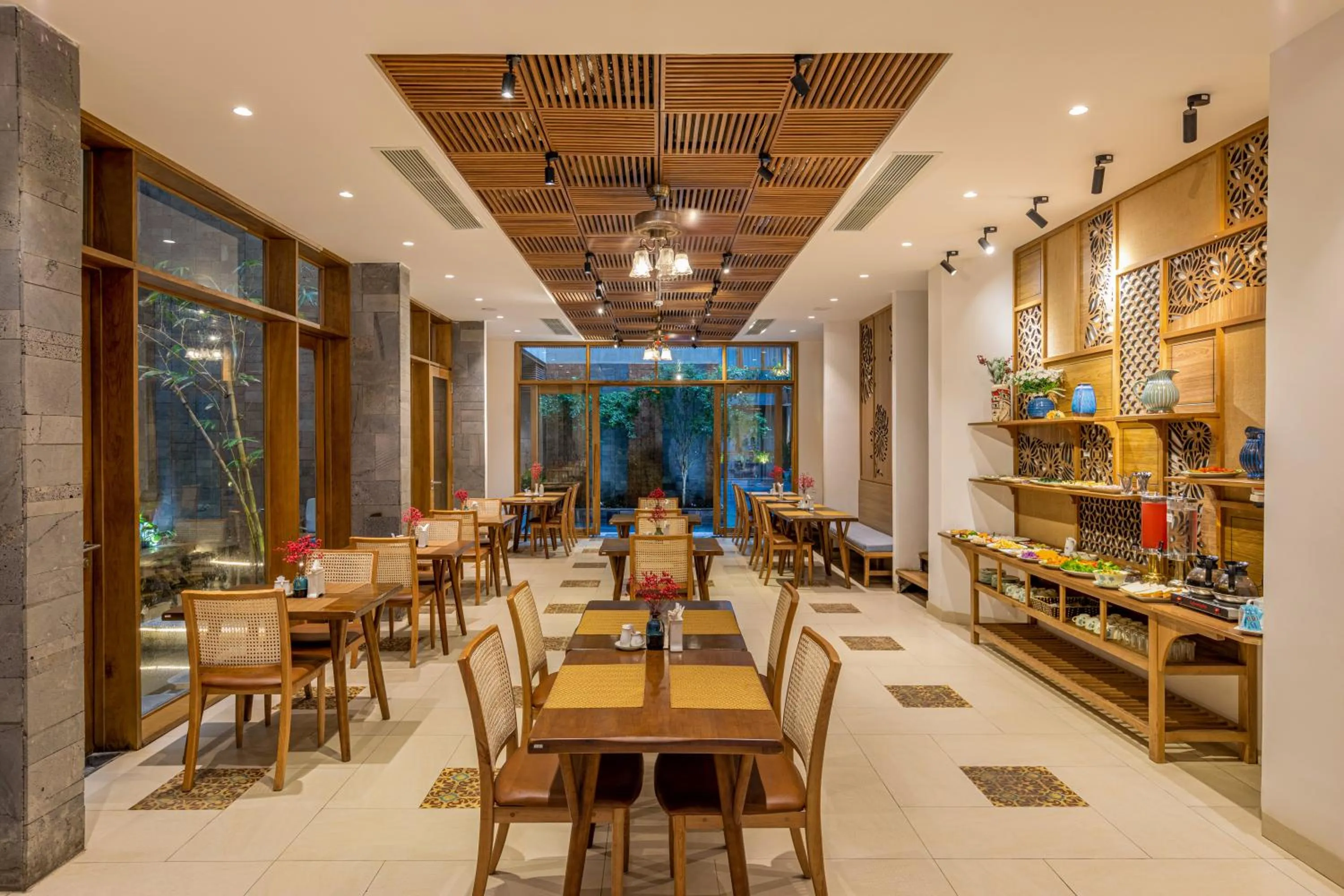 Restaurant/places to eat in Daisy Boutique Hotel