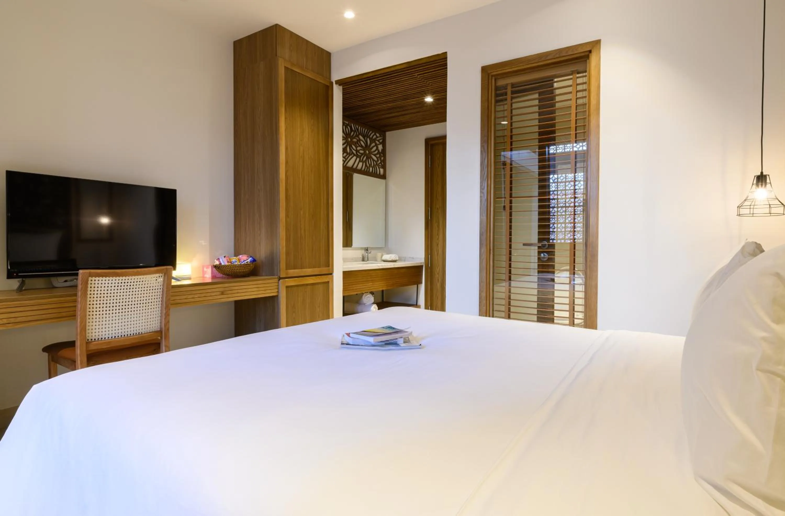 TV and multimedia, Bed in Daisy Boutique Hotel