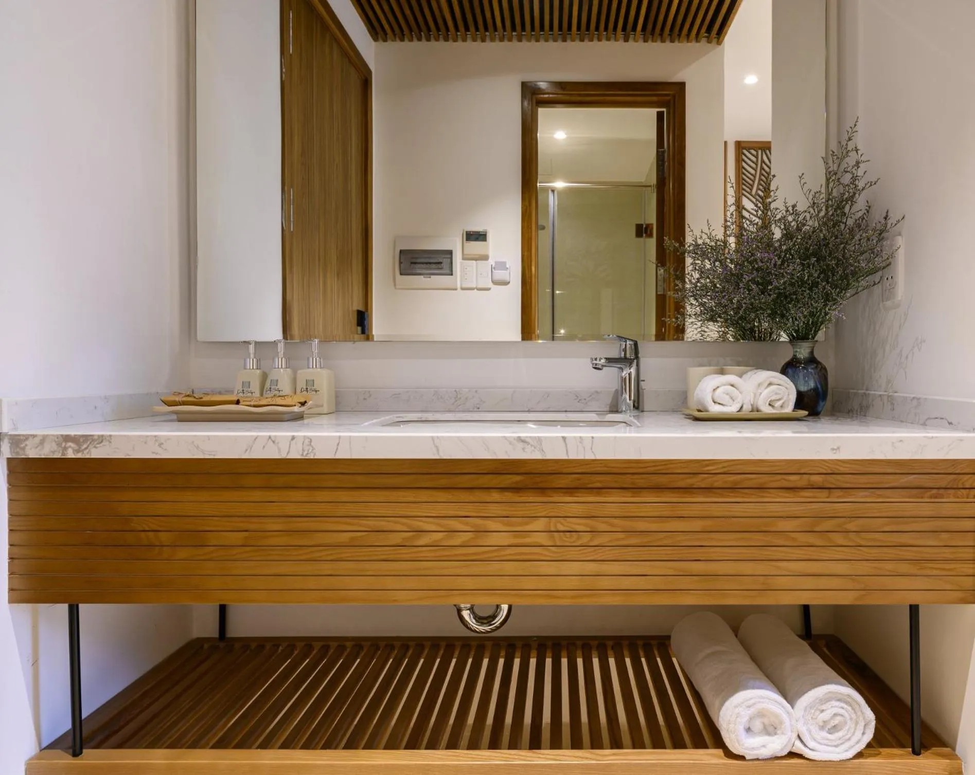 Shower in Daisy Boutique Hotel