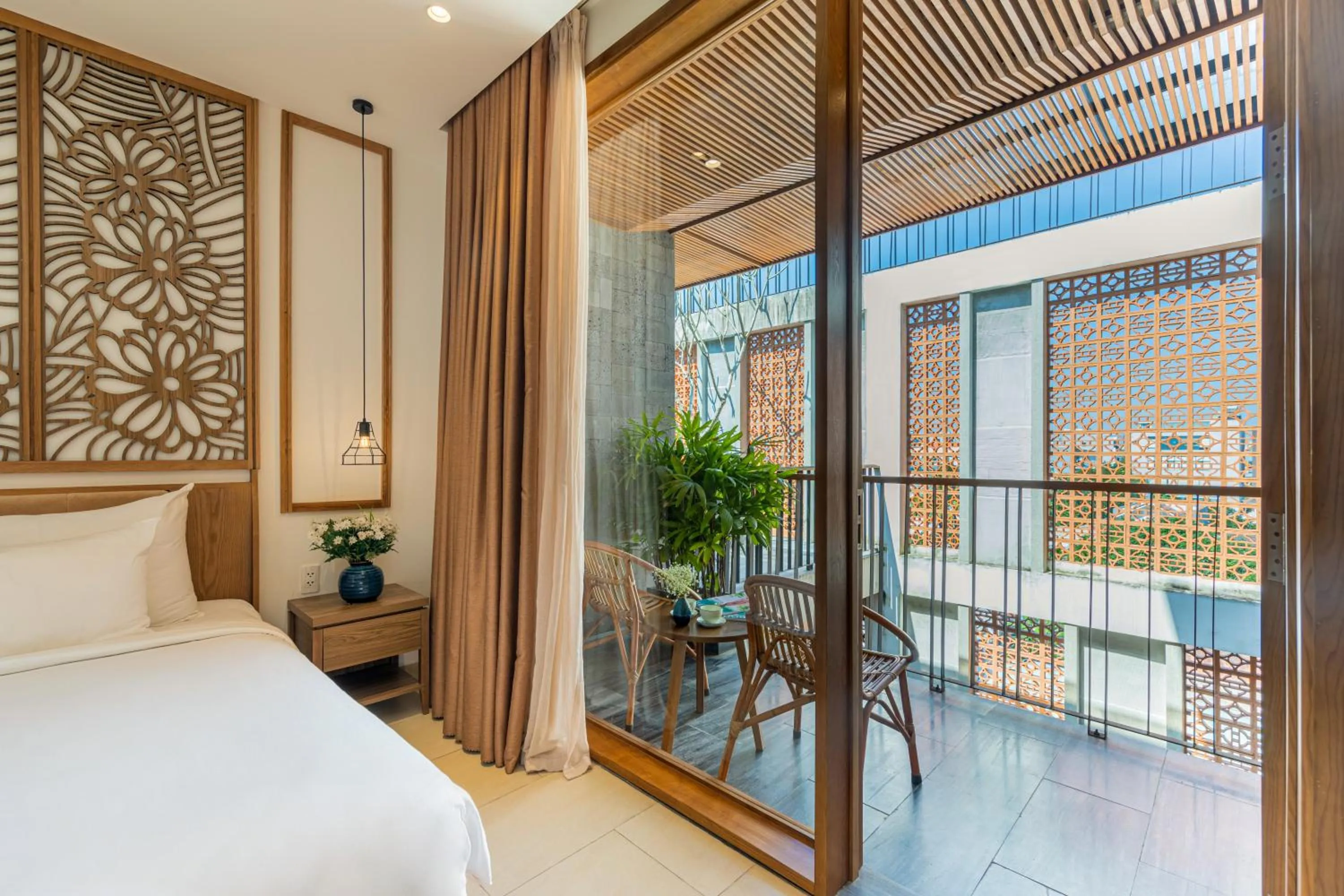 Balcony/Terrace, Bed in Daisy Boutique Hotel