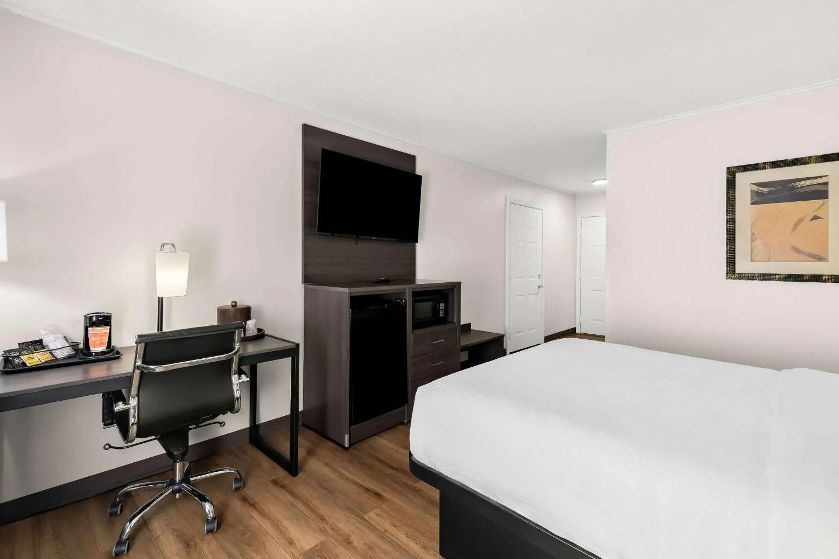 Bedroom, Bed in Quality Inn Merrimack - Nashua Bedroom, Bed in Quality Inn Merrimack - Nashua