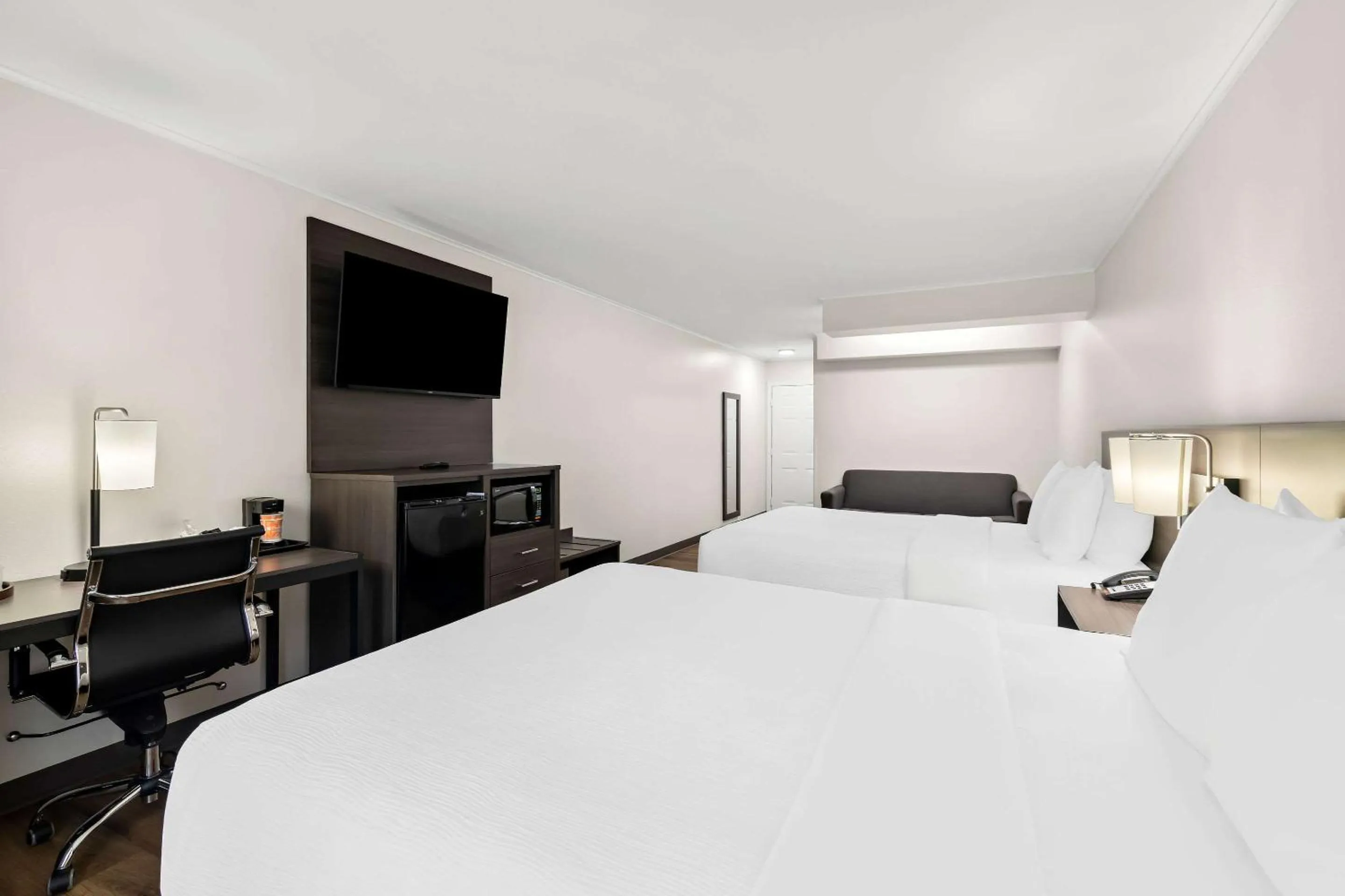 Bedroom, Bed in Quality Inn Merrimack - Nashua