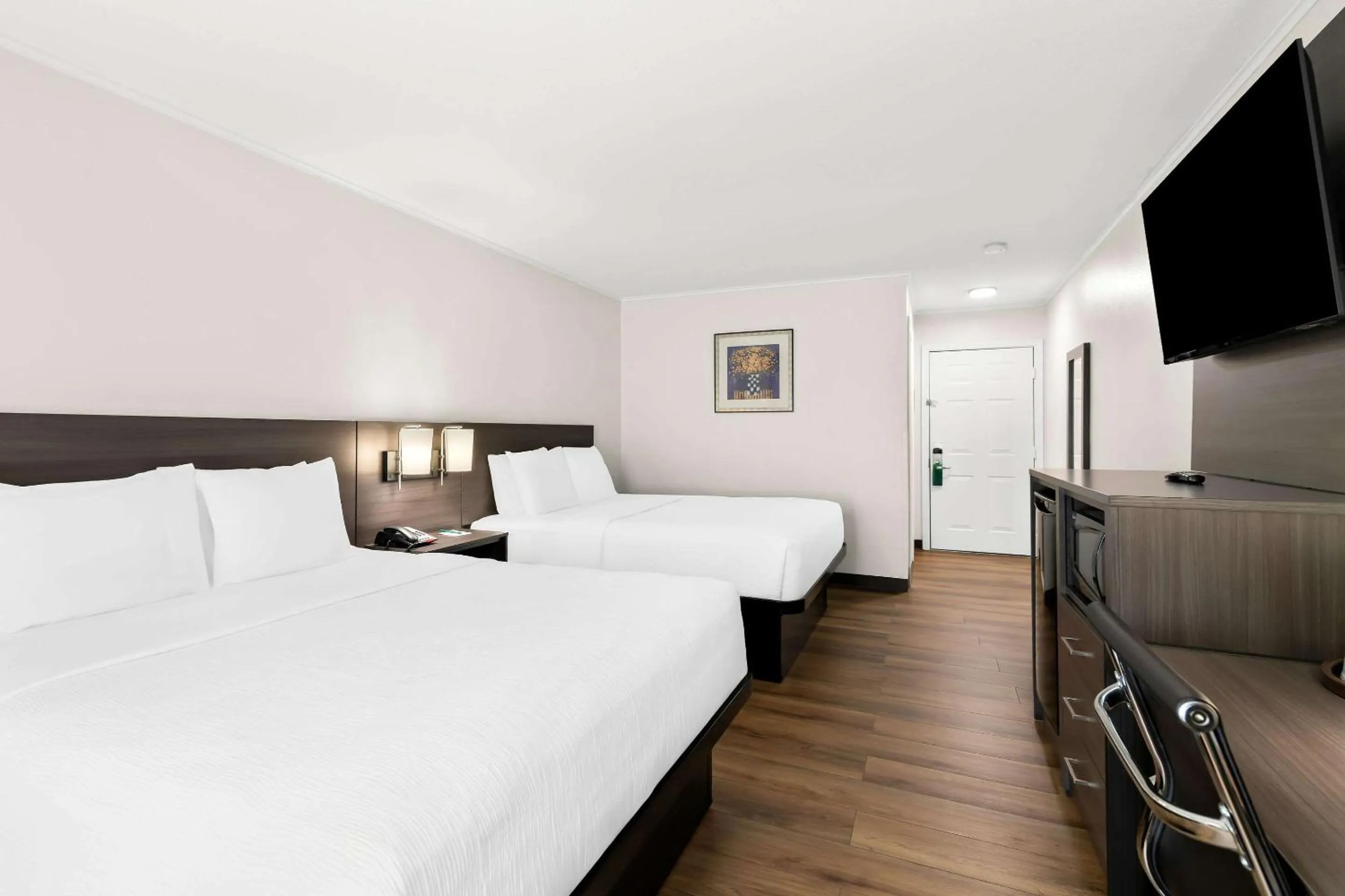 Bedroom, Bed in Quality Inn Merrimack - Nashua