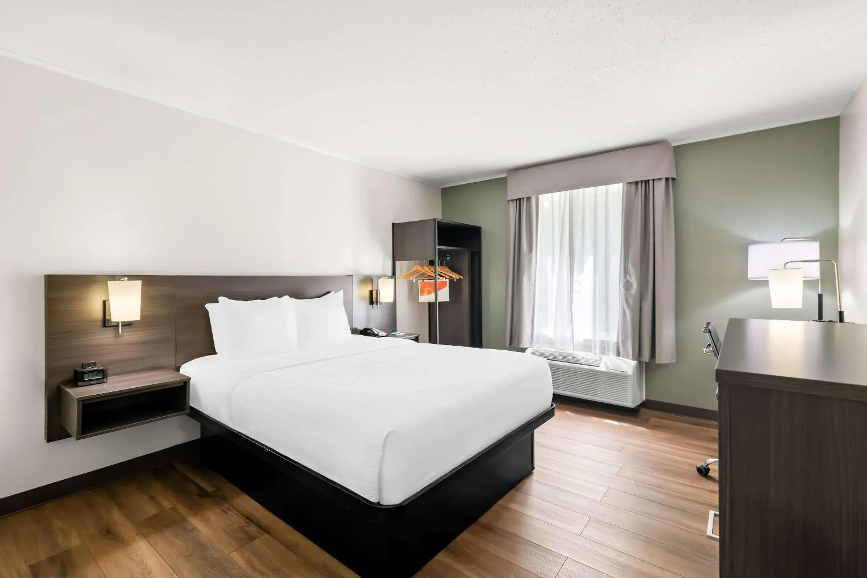 Bedroom, Bed in Quality Inn Merrimack - Nashua Bedroom, Bed in Quality Inn Merrimack - Nashua