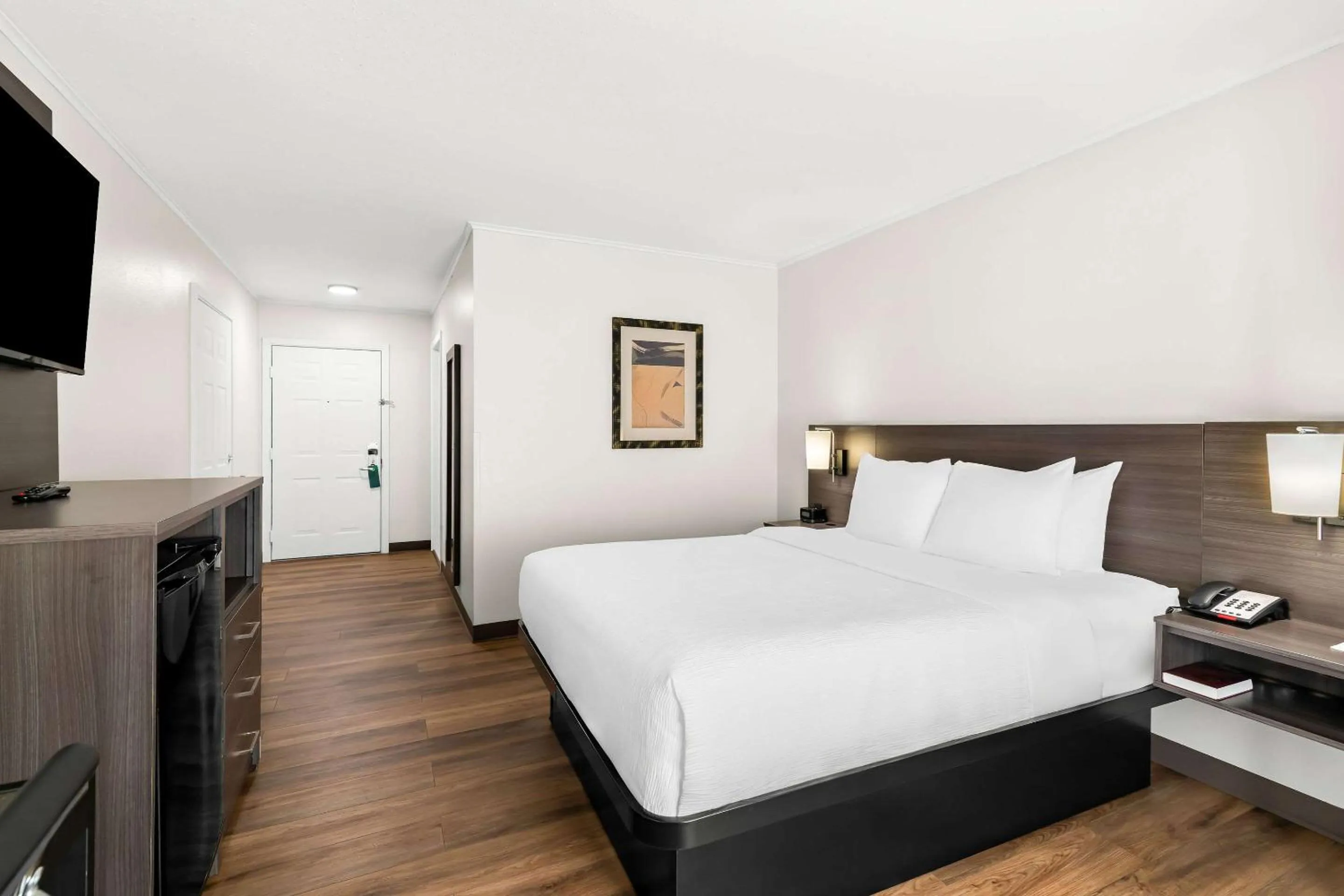 Bedroom, Bed in Quality Inn Merrimack - Nashua