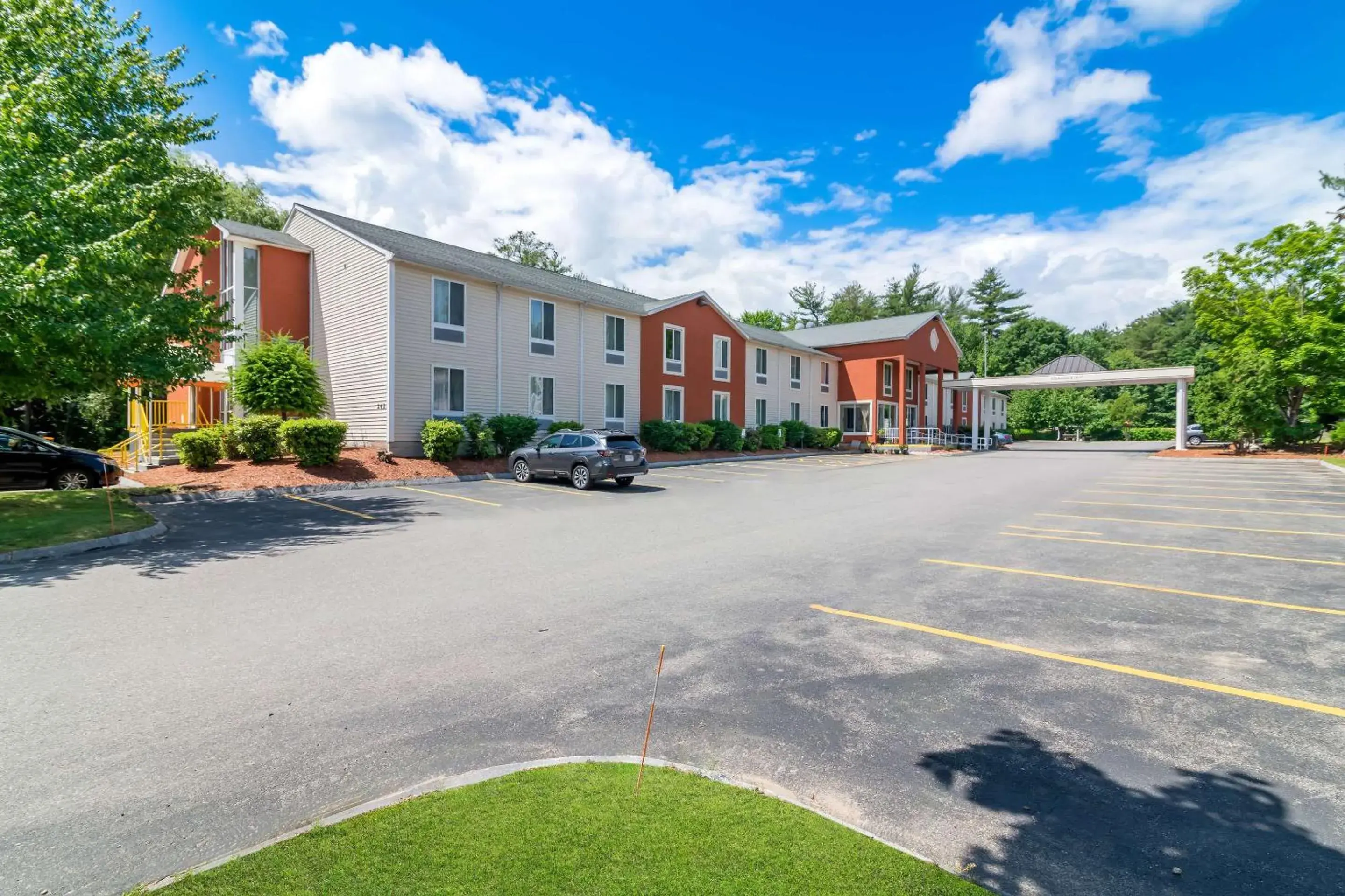 Property building in Quality Inn Merrimack - Nashua Property building in Quality Inn Merrimack - Nashua