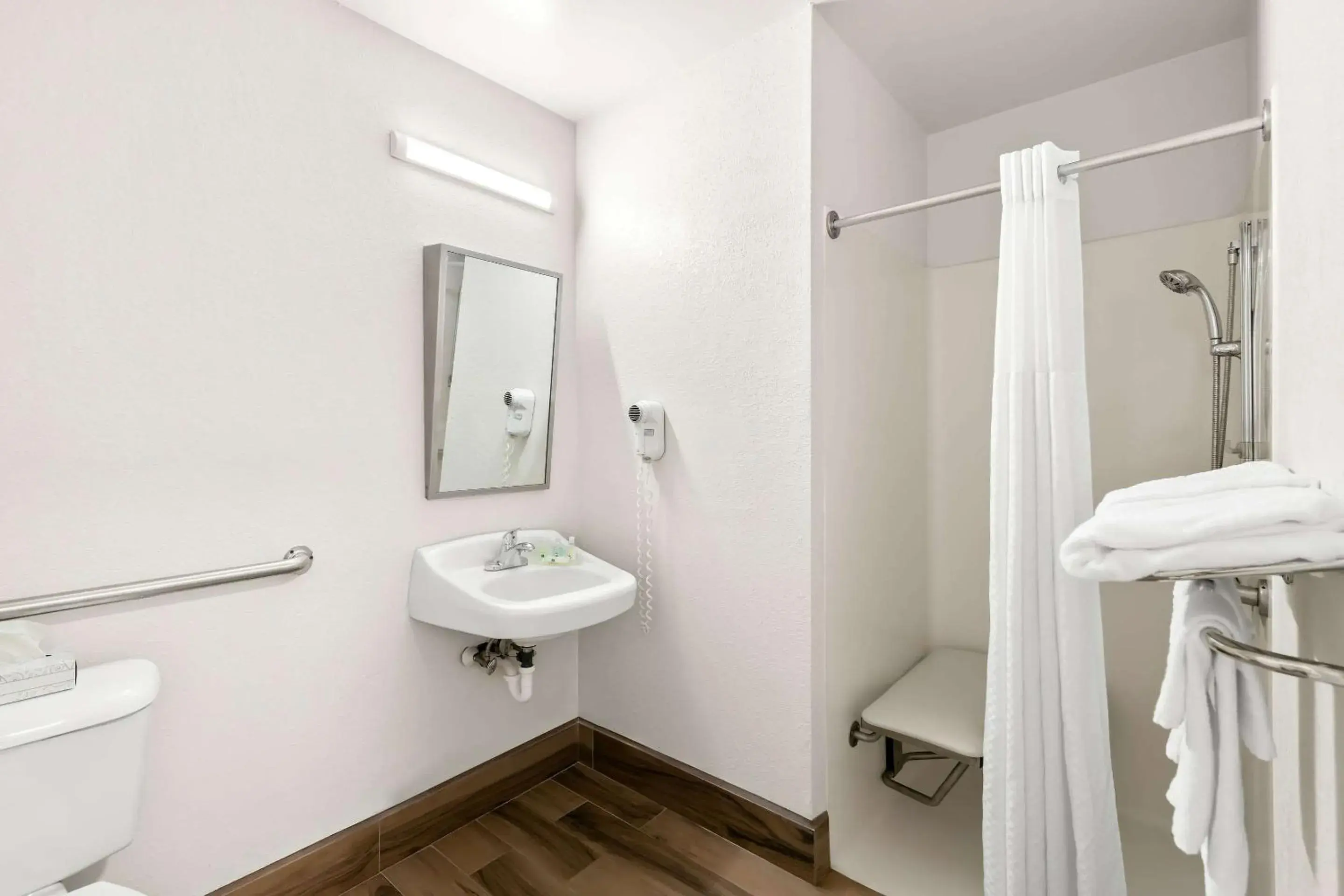 Bedroom in Quality Inn Merrimack - Nashua Bedroom in Quality Inn Merrimack - Nashua