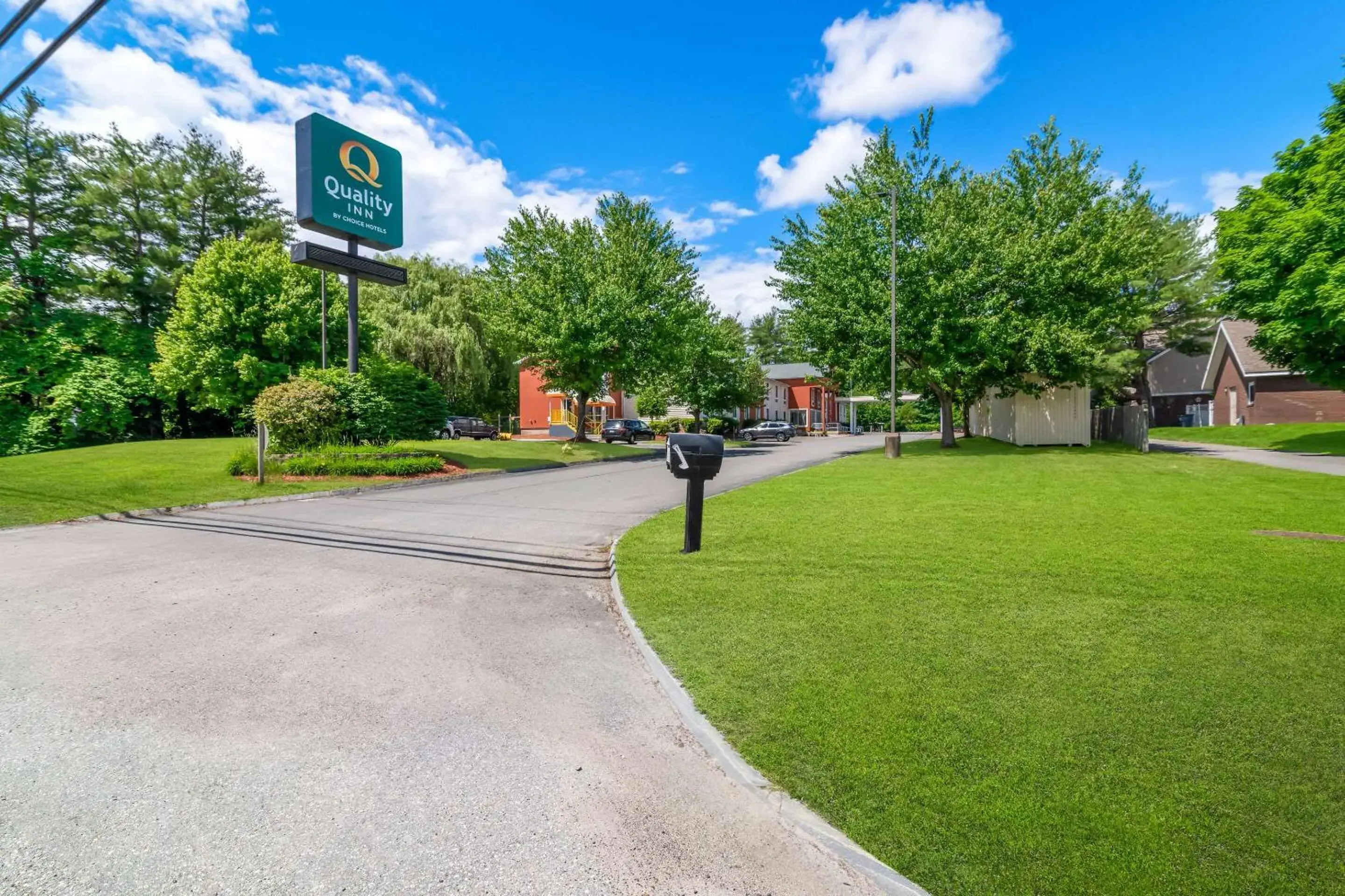 Property building in Quality Inn Merrimack - Nashua Property building in Quality Inn Merrimack - Nashua