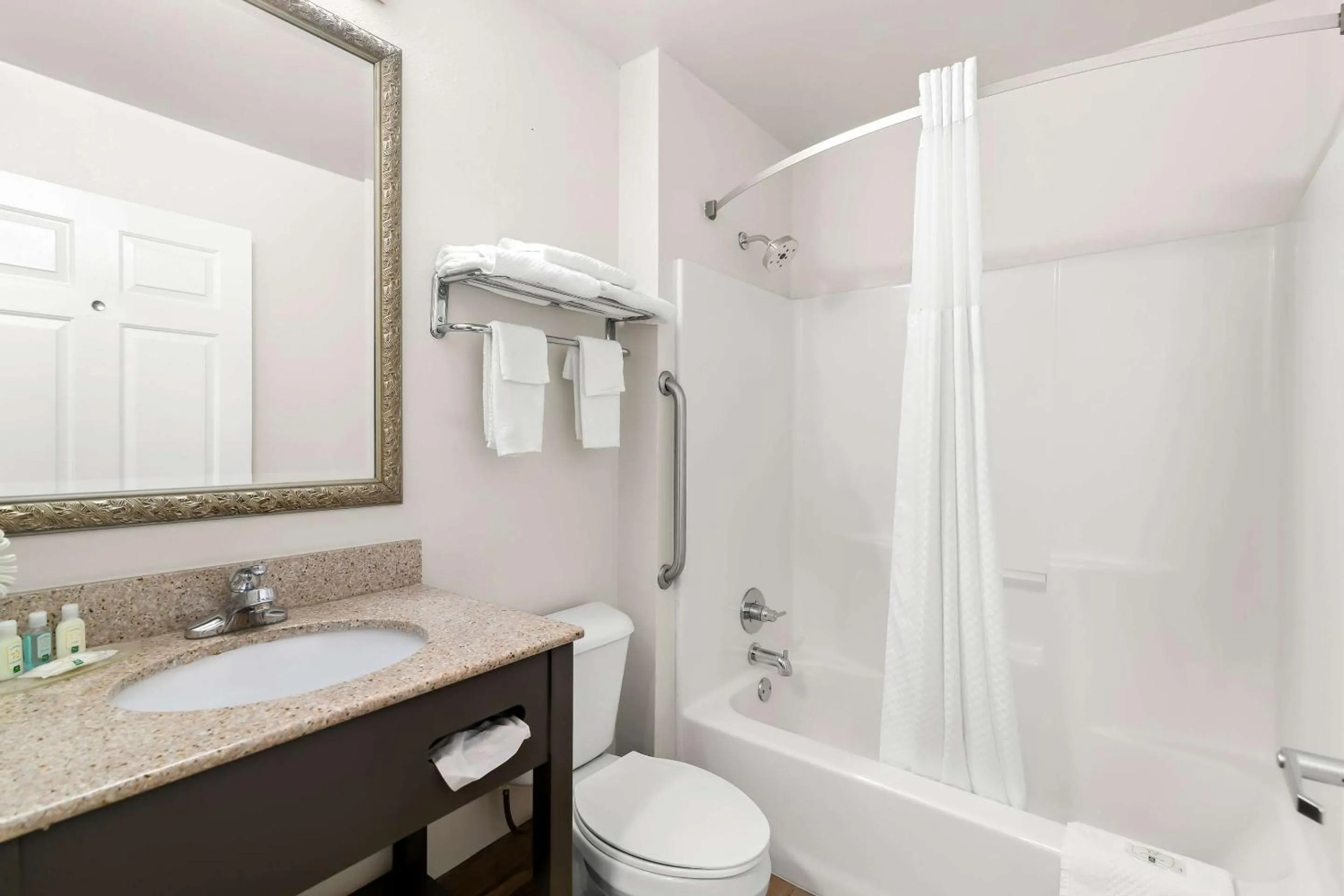 Bedroom in Quality Inn Merrimack - Nashua