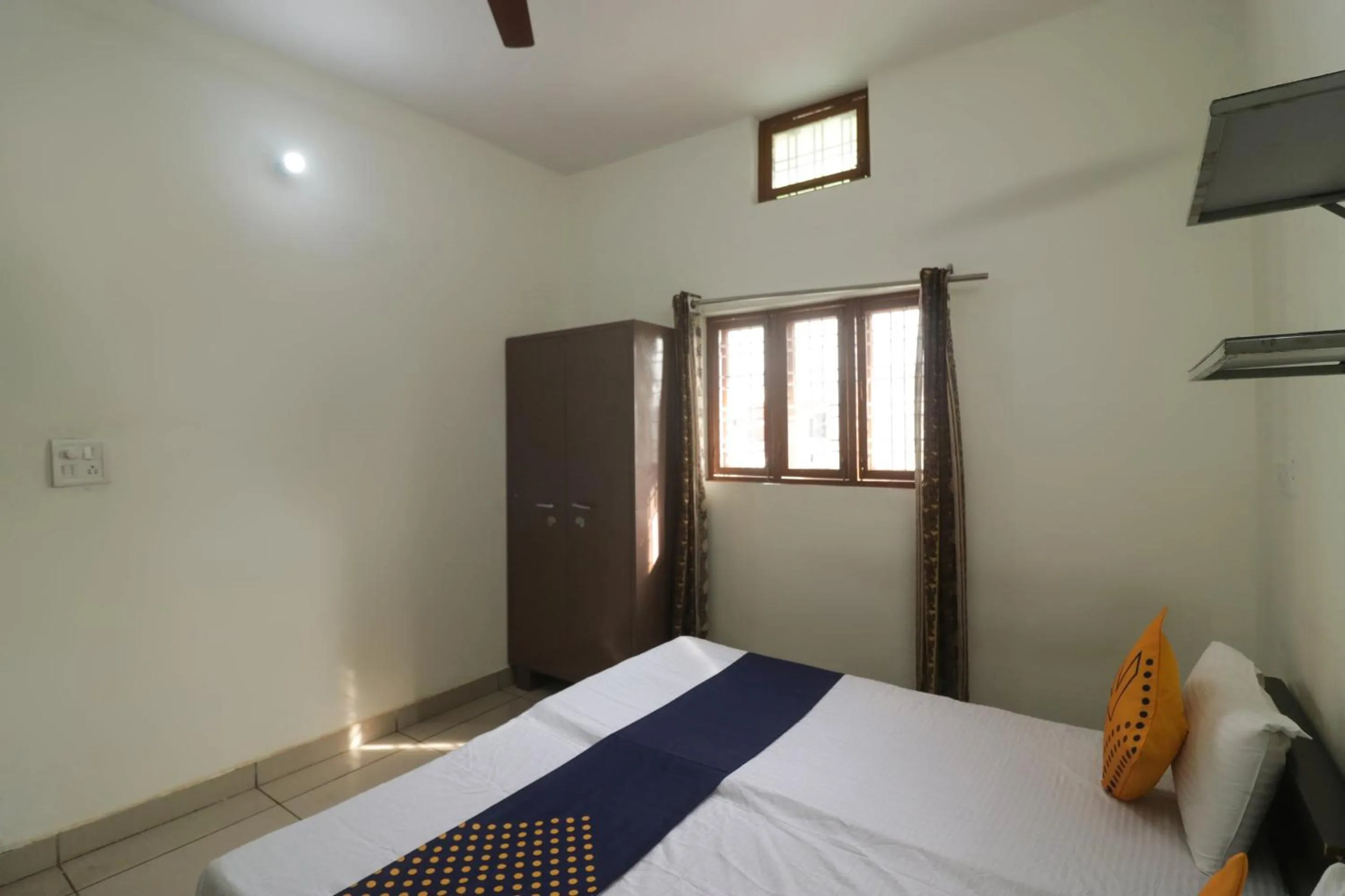 Bedroom in SPOT ON Sneha Home Stay