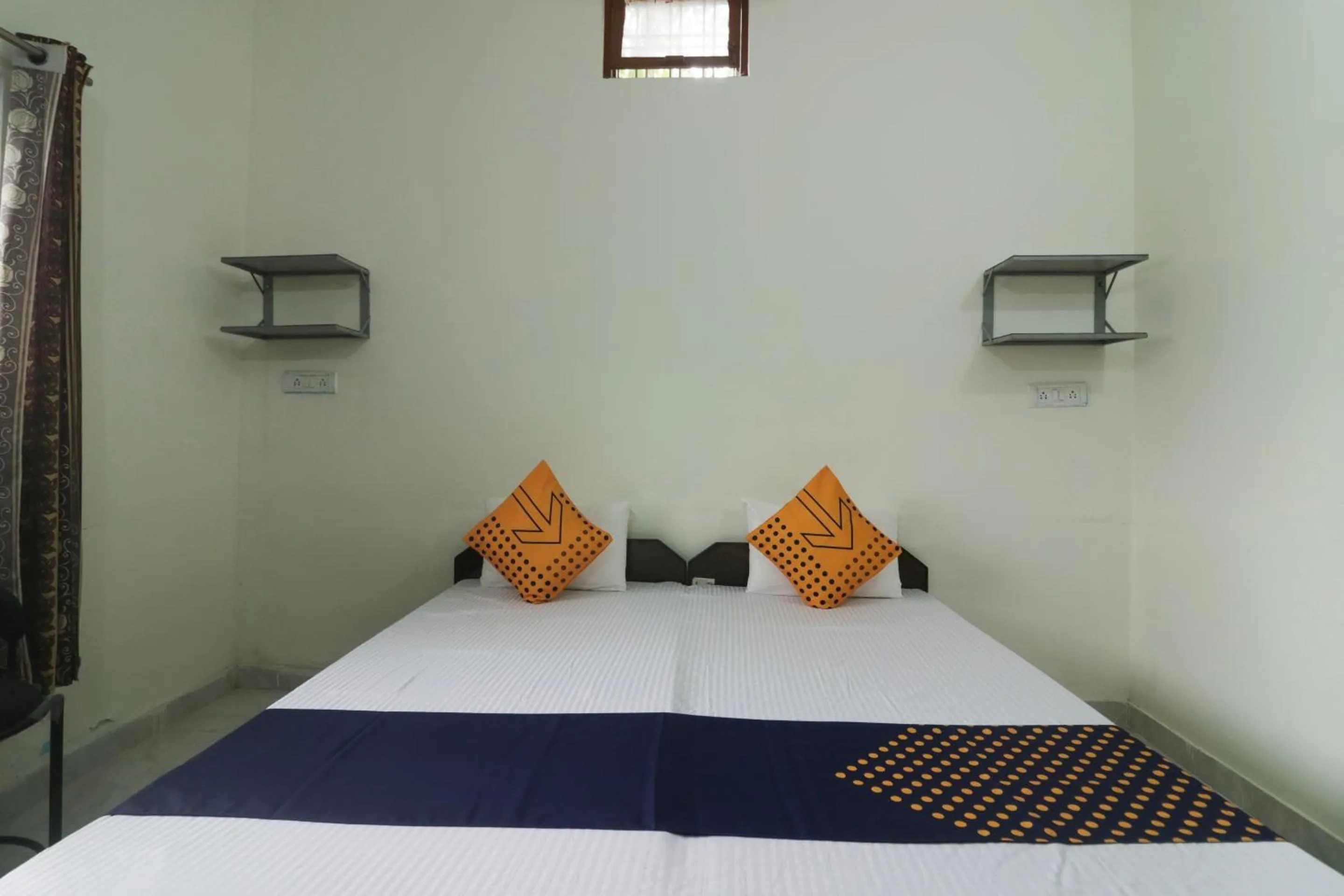 Bedroom in SPOT ON Sneha Home Stay