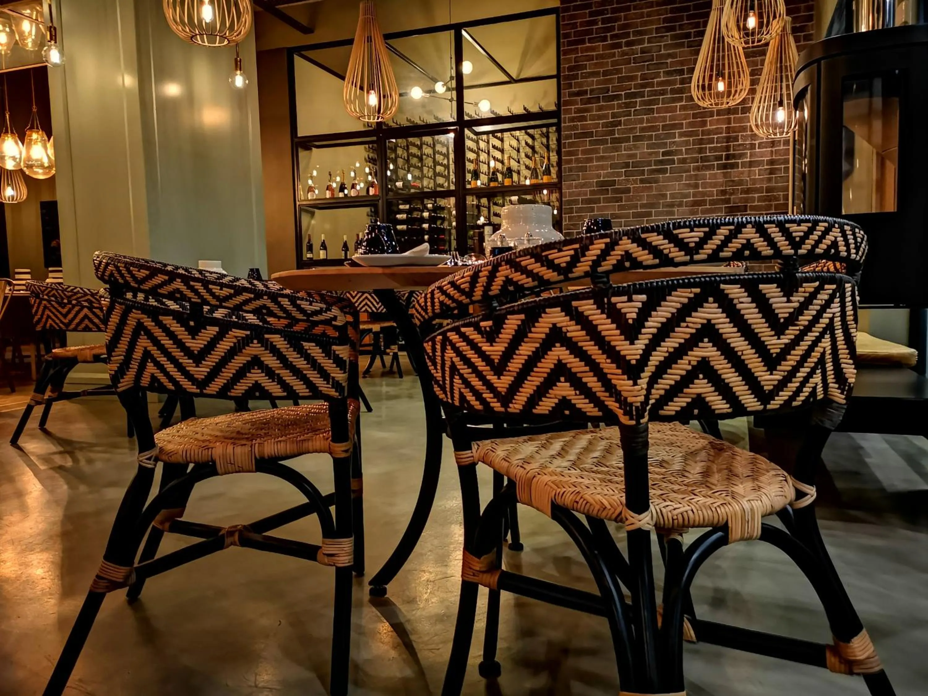 Restaurant/places to eat in Asilia Suites Knysna Waterfront