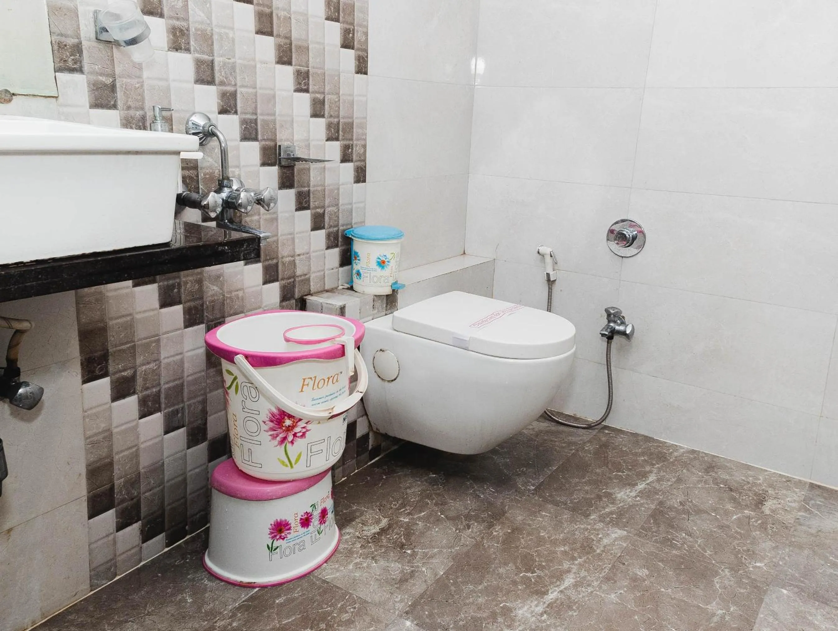 Bathroom in Hotel Amber Railway station