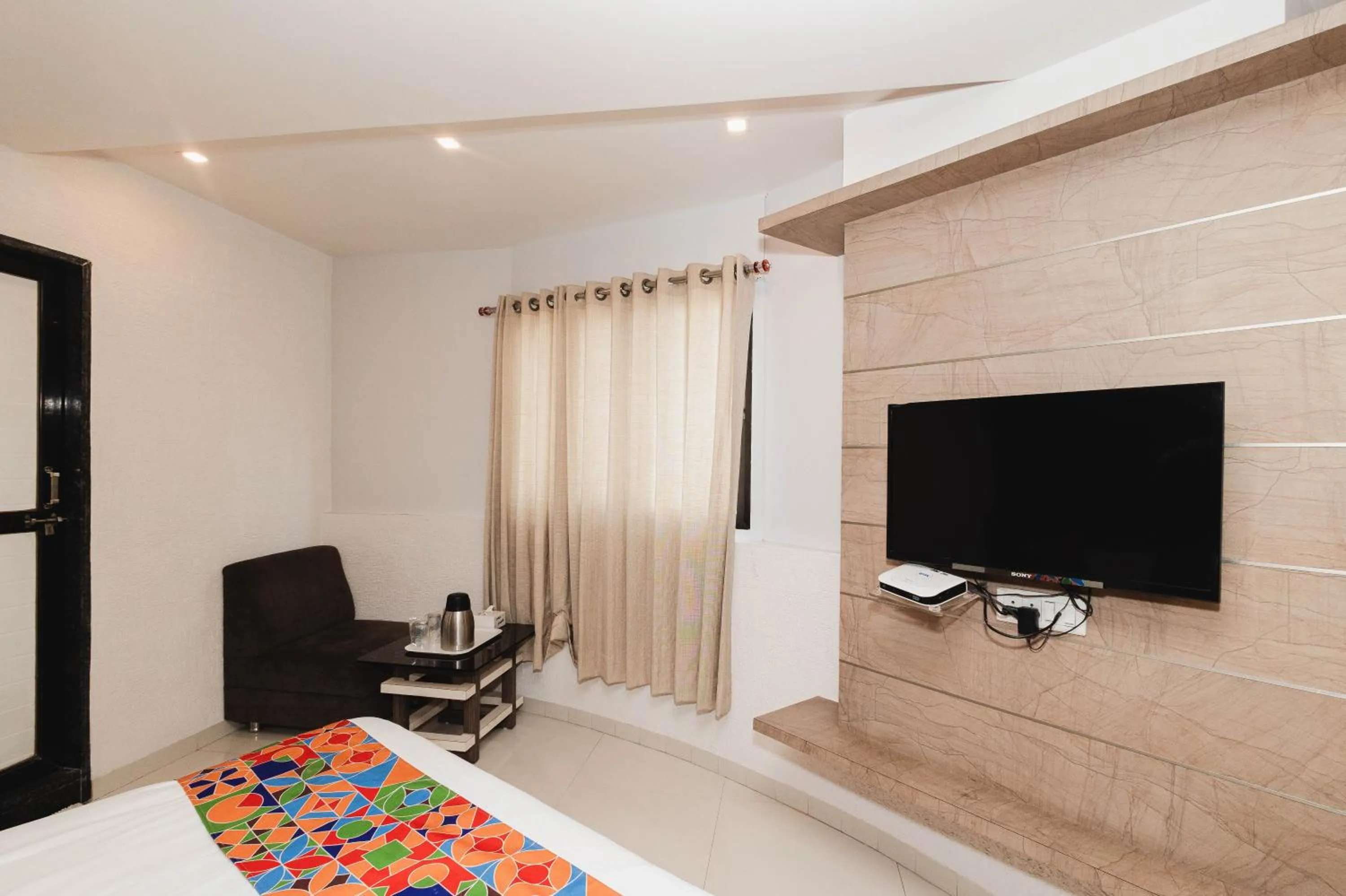 Bedroom, Bed in Hotel Amber Railway station