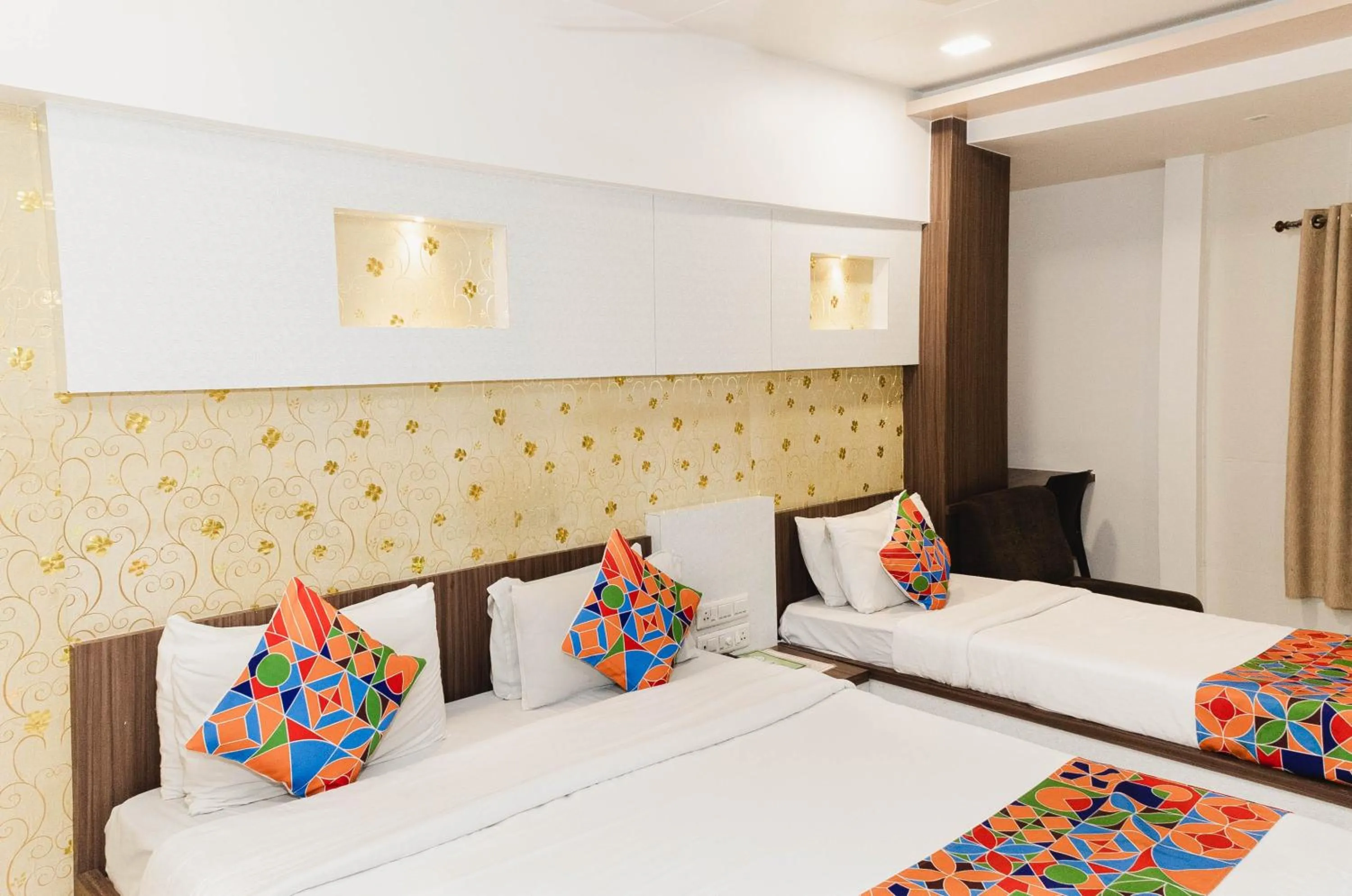 Bed in Hotel Amber Railway station