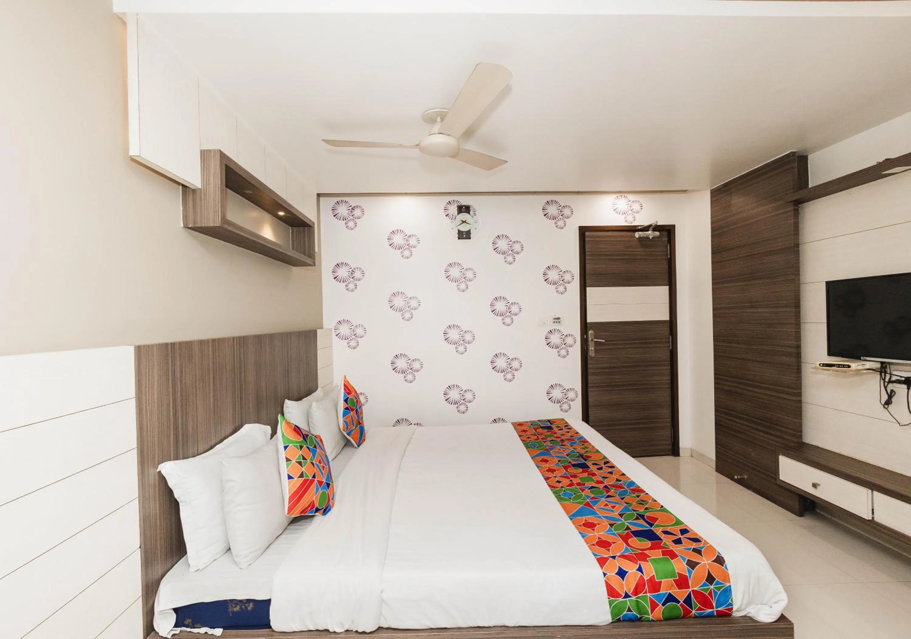 Bed in Hotel Amber Railway station