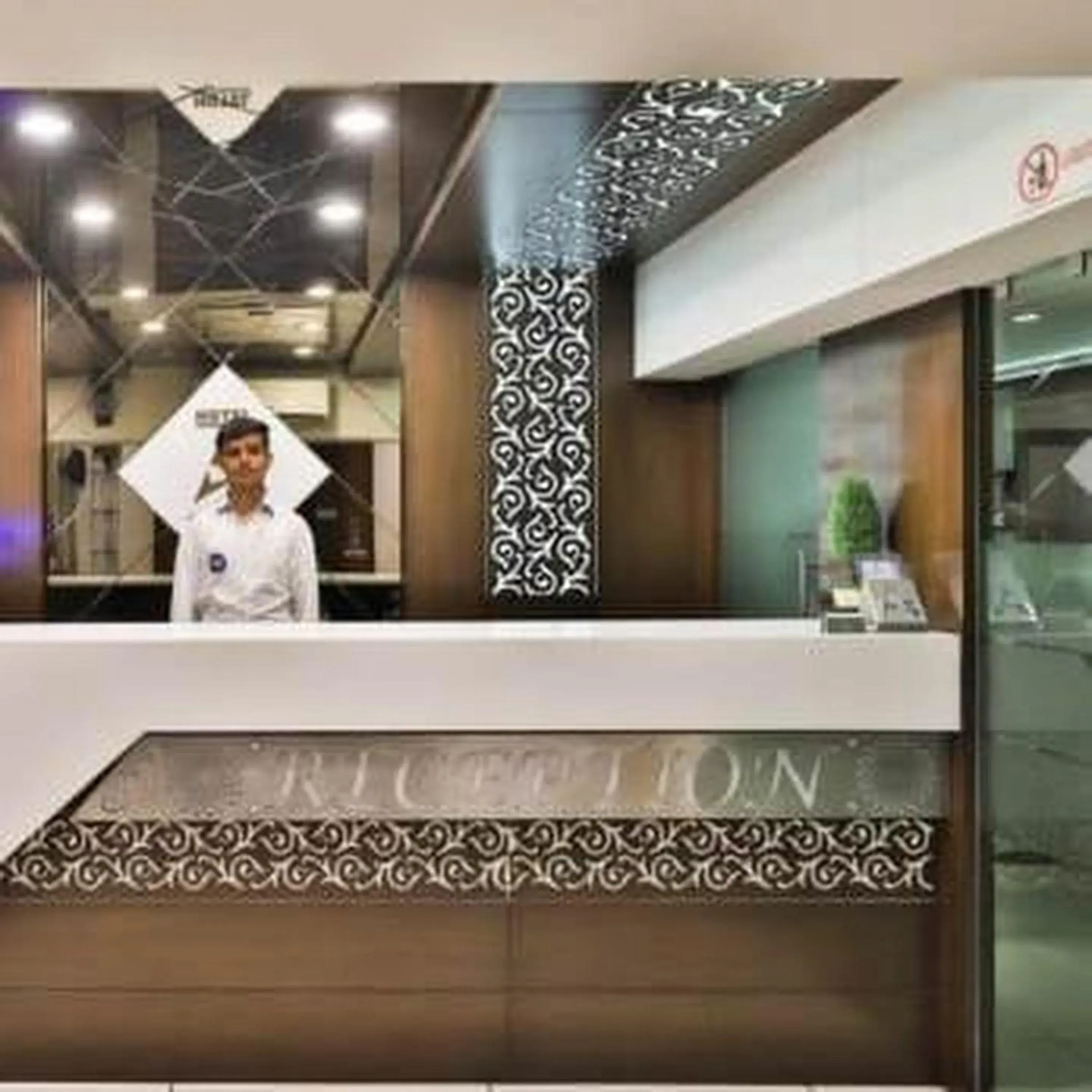 Lobby or reception in Hotel Amber Railway station Lobby or reception in Hotel Amber Railway station