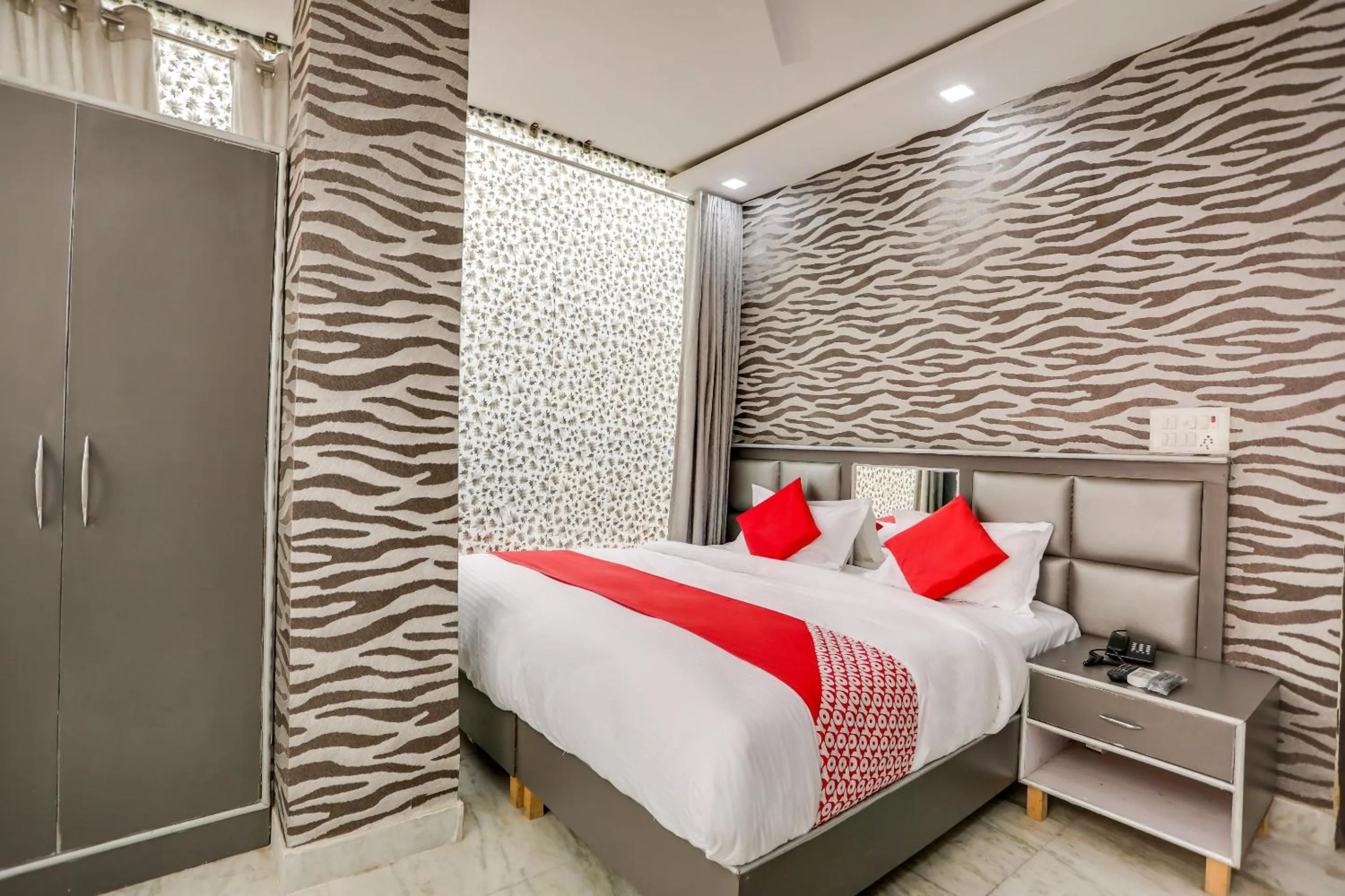 Bedroom, Bed in Hotel O Anshun Residency Near Mk Cinemas Rohini