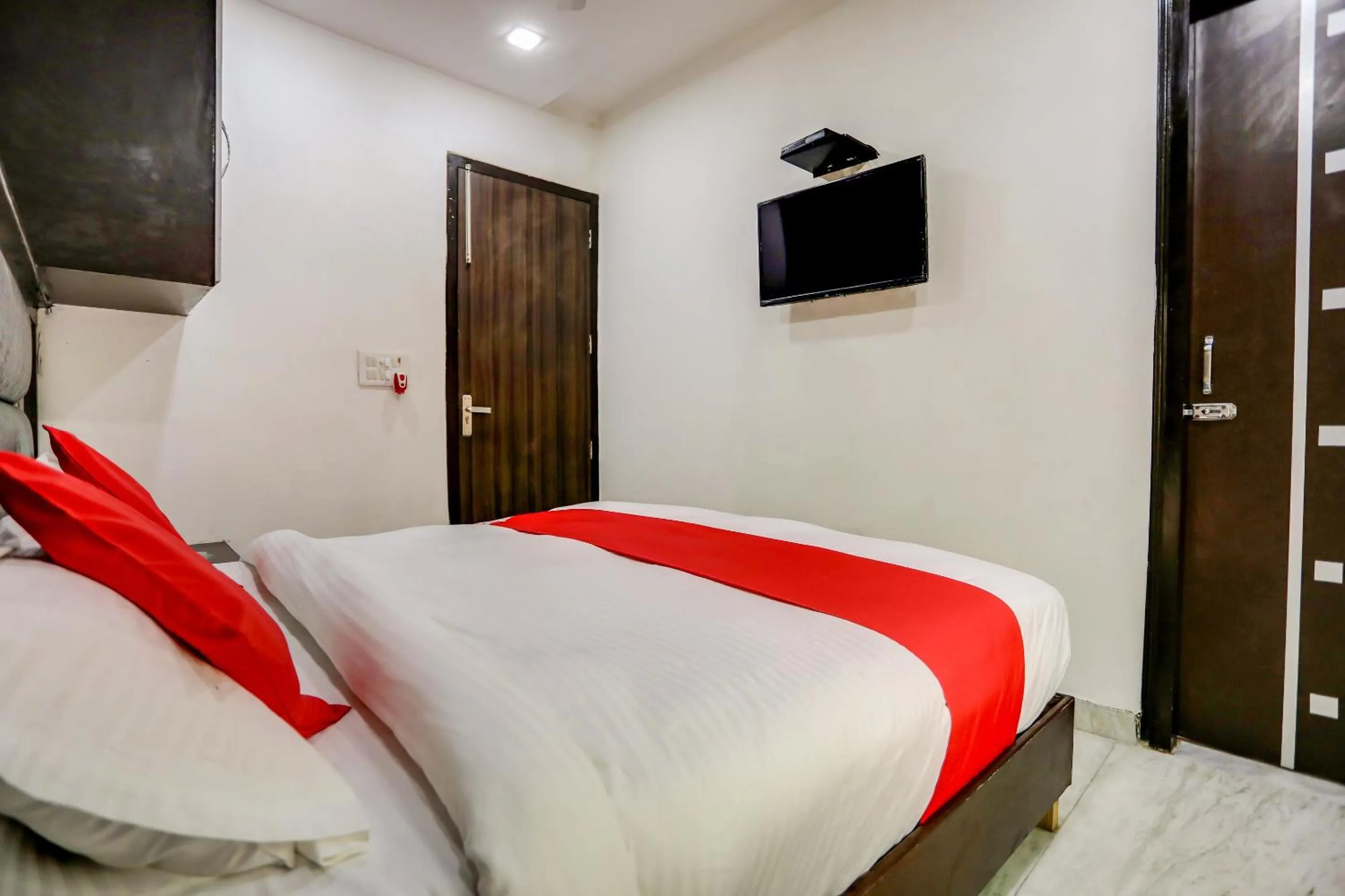 Bedroom, Bed in Hotel O Anshun Residency Near Mk Cinemas Rohini