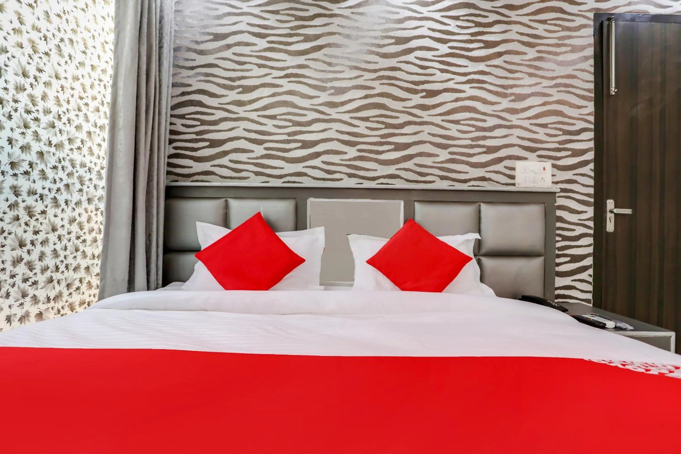 Bedroom, Bed in Hotel O Anshun Residency Near Mk Cinemas Rohini