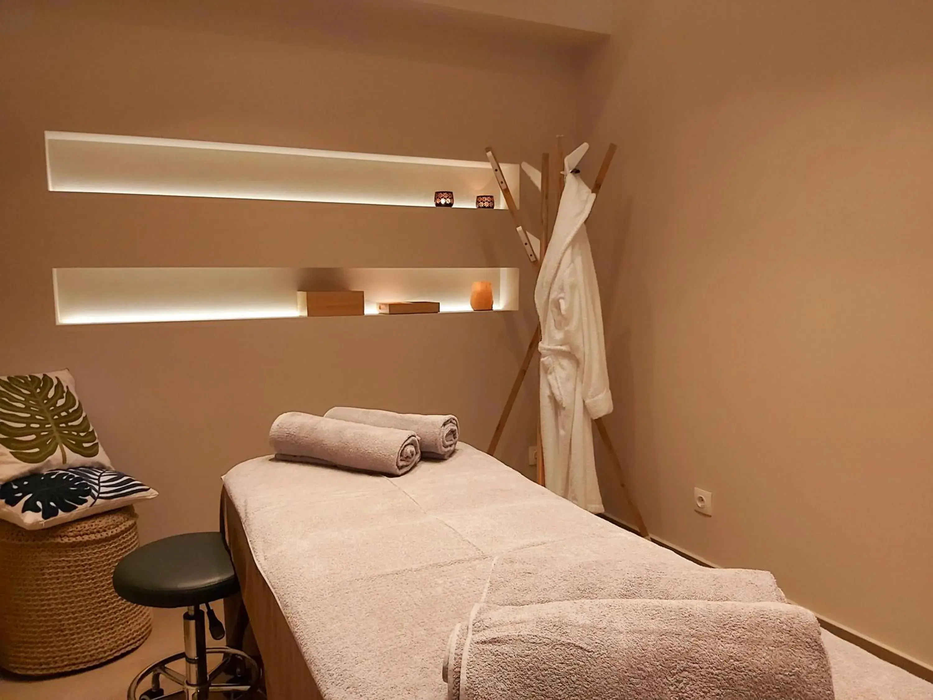 Massage, Bed in Alexakis Hotel & Spa Massage, Bed in Alexakis Hotel & Spa