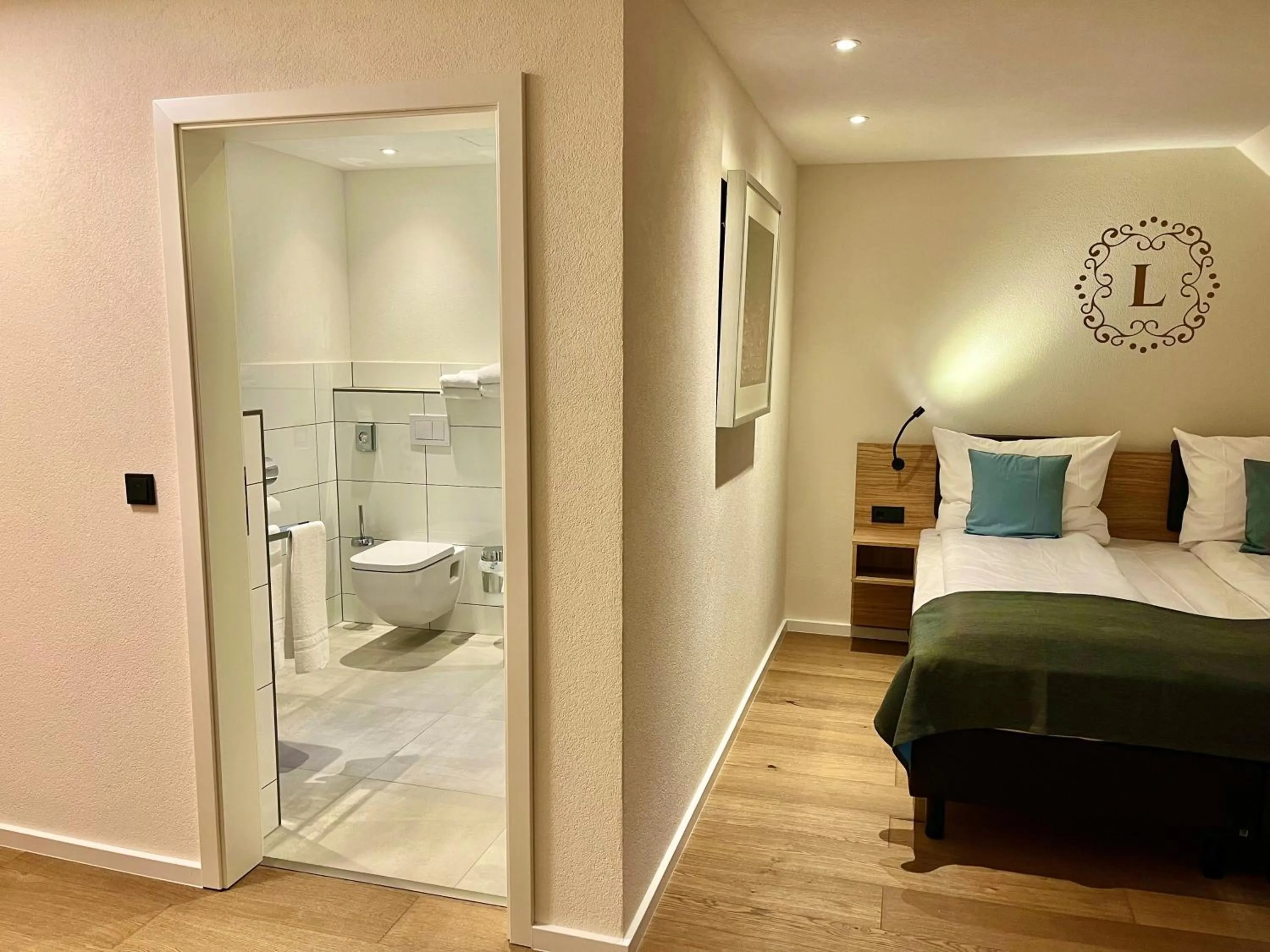 Photo of the whole room, Bed in Landgasthof zur Burg Grenzau